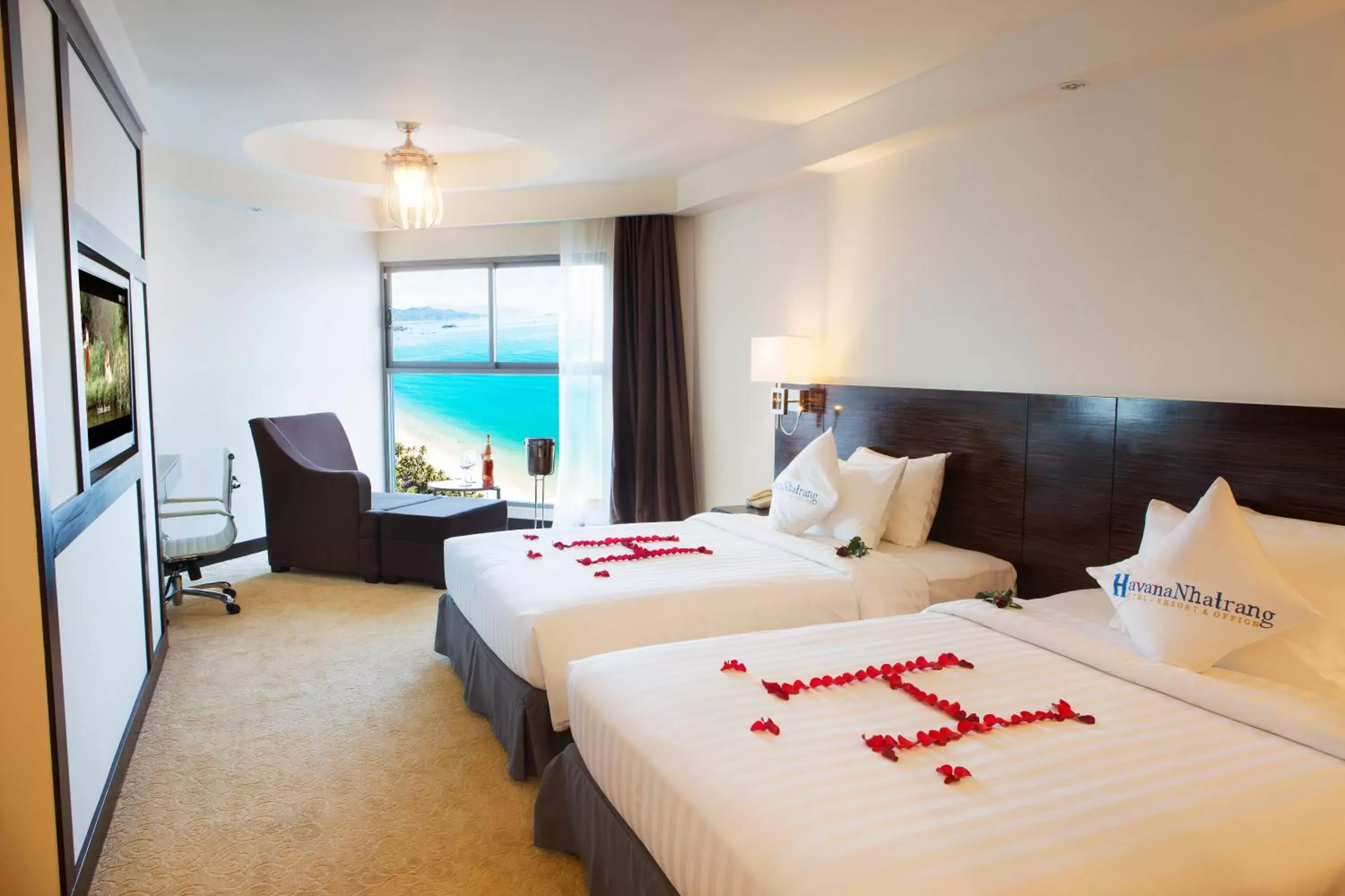 Deluxe Twin Room with Sea View in Havana Nha Trang Hotel