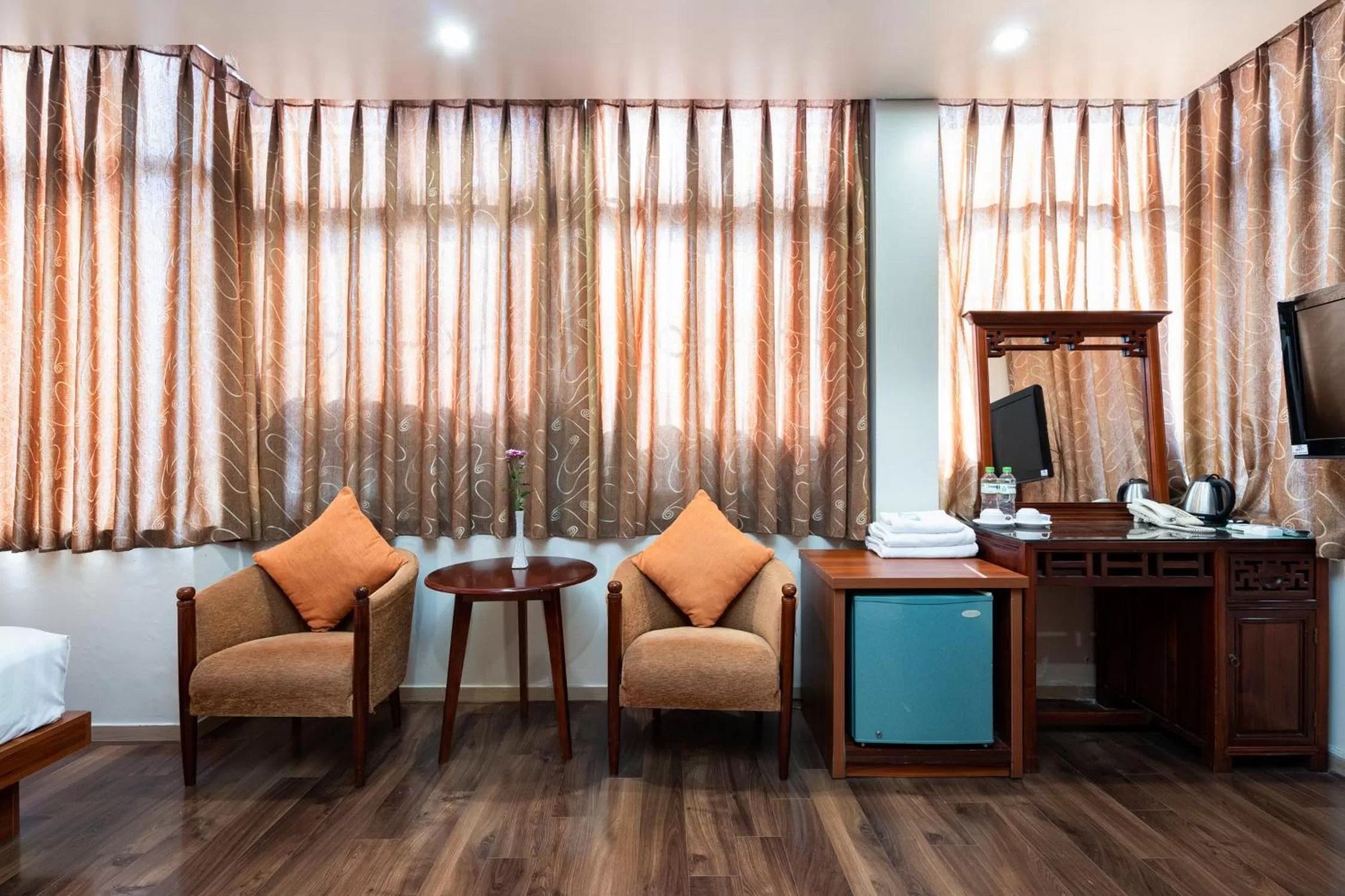 Seating Area in Artisan Lakeview Hotel