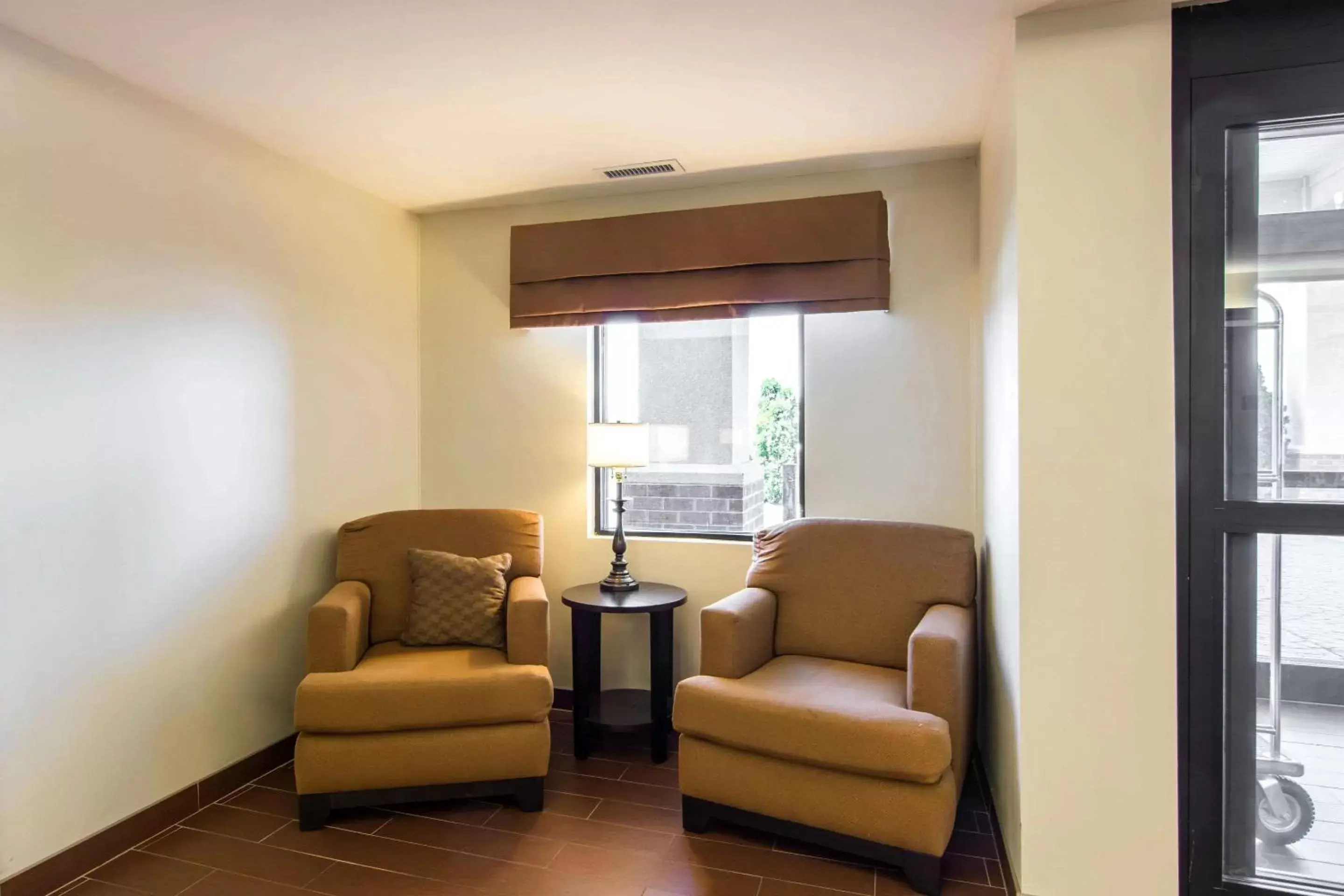 Lobby or reception, Seating Area in Sleep Inn & Suites near Fort Gregg-Adams