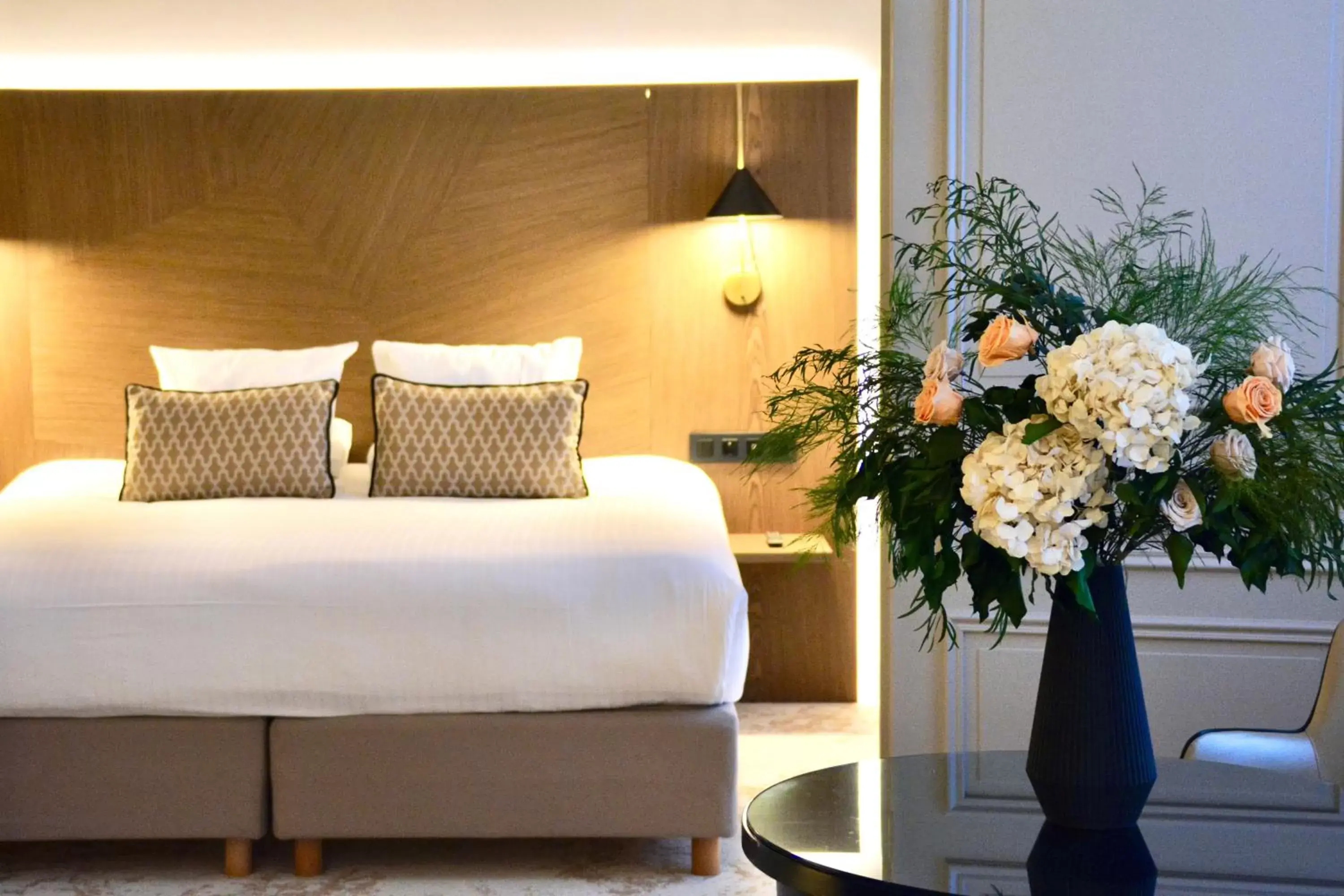 Bed in Château Belmont Tours by The Crest Collection Bed in Château Belmont Tours by The Crest Collection