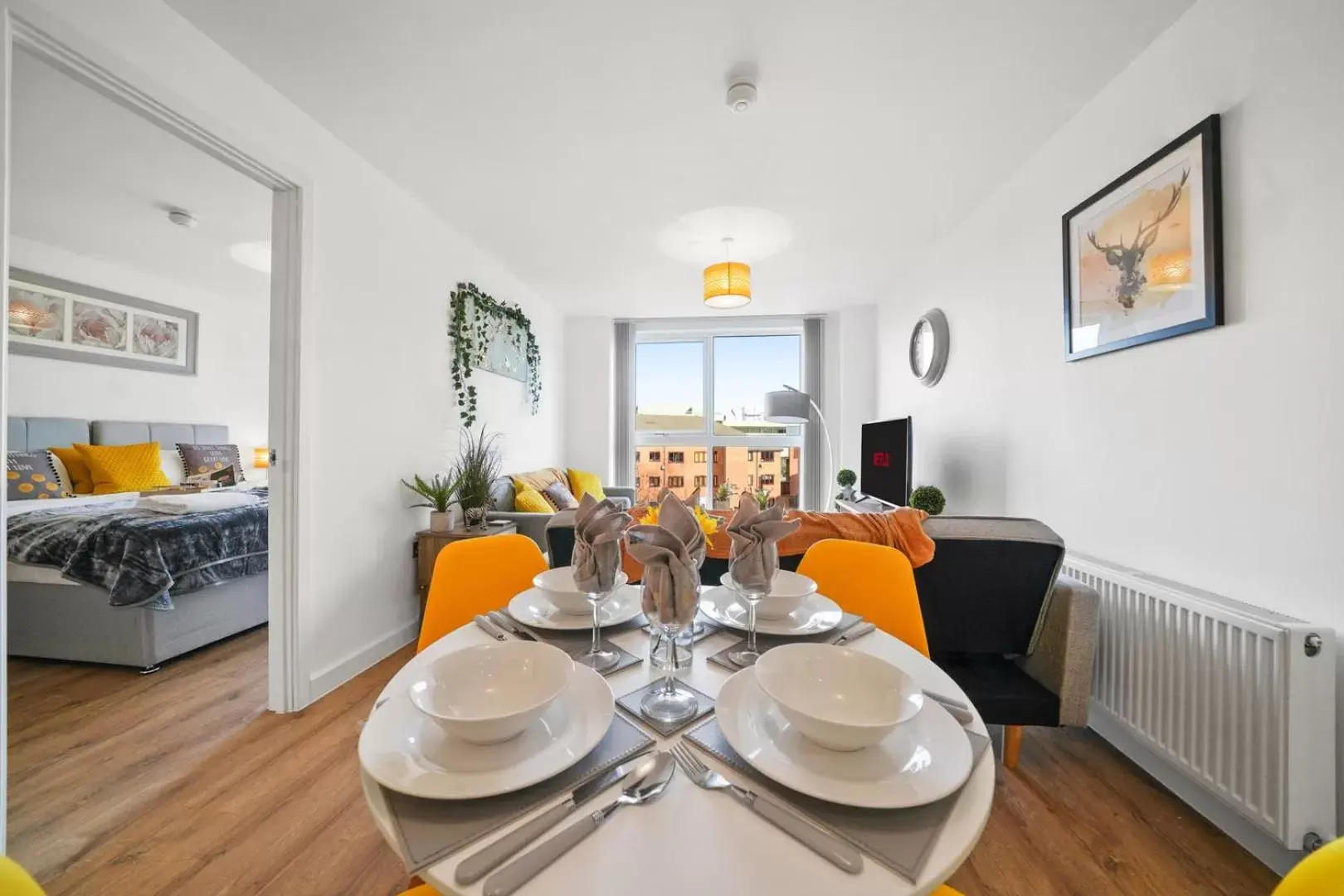 Living room, Restaurant/Places to Eat in Onyx O2 Arena Brindley Place Broad Street Large Spacious Apartment