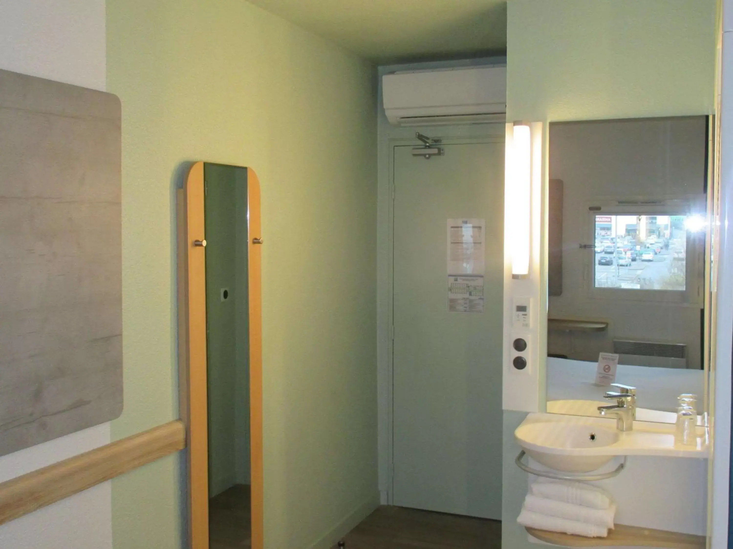 Photo of the whole room, Bathroom in ibis Budget Le Treport Mers Les Bains