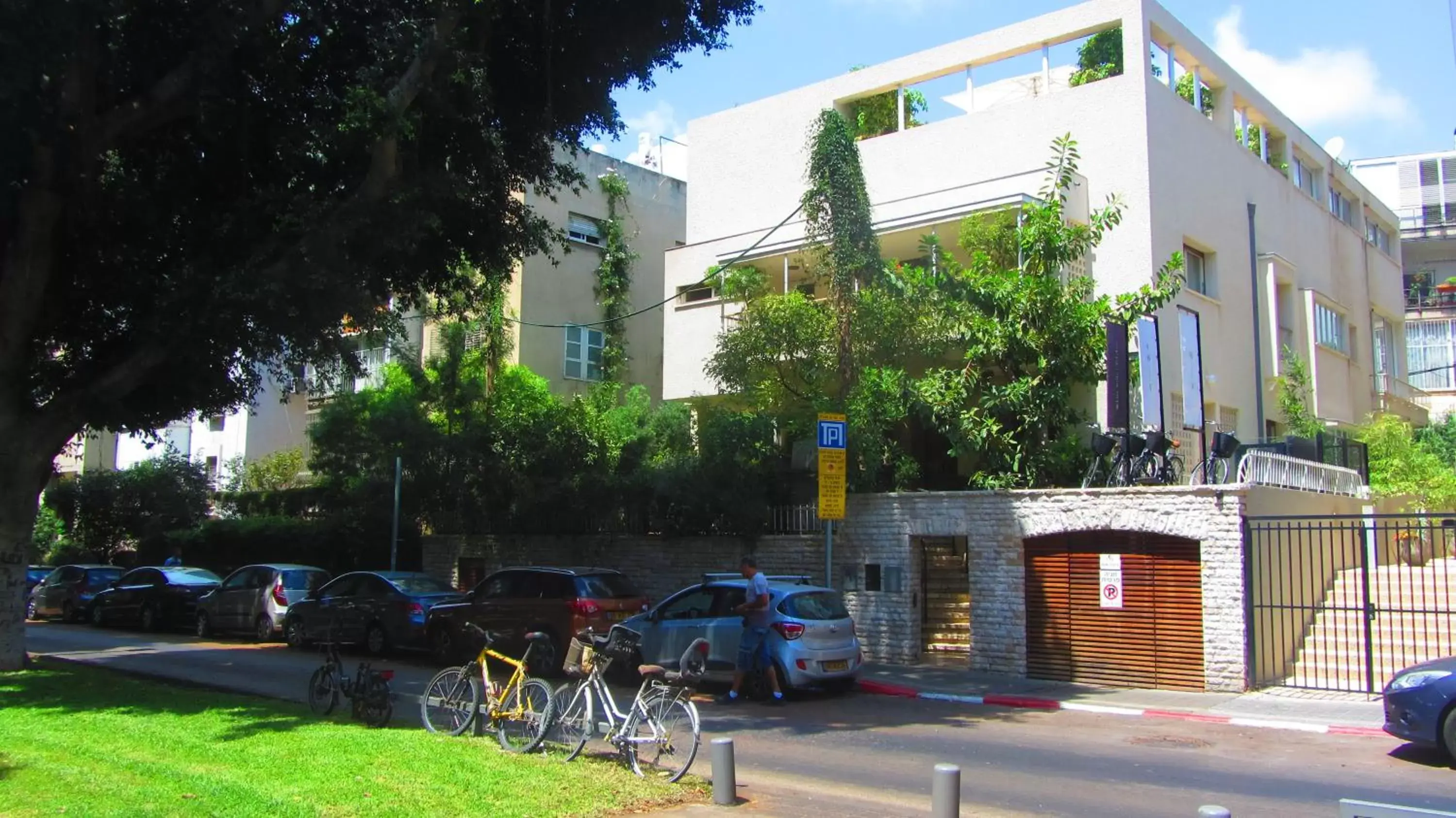 Facade/entrance, Property Building in White Villa Tel Aviv Hotel