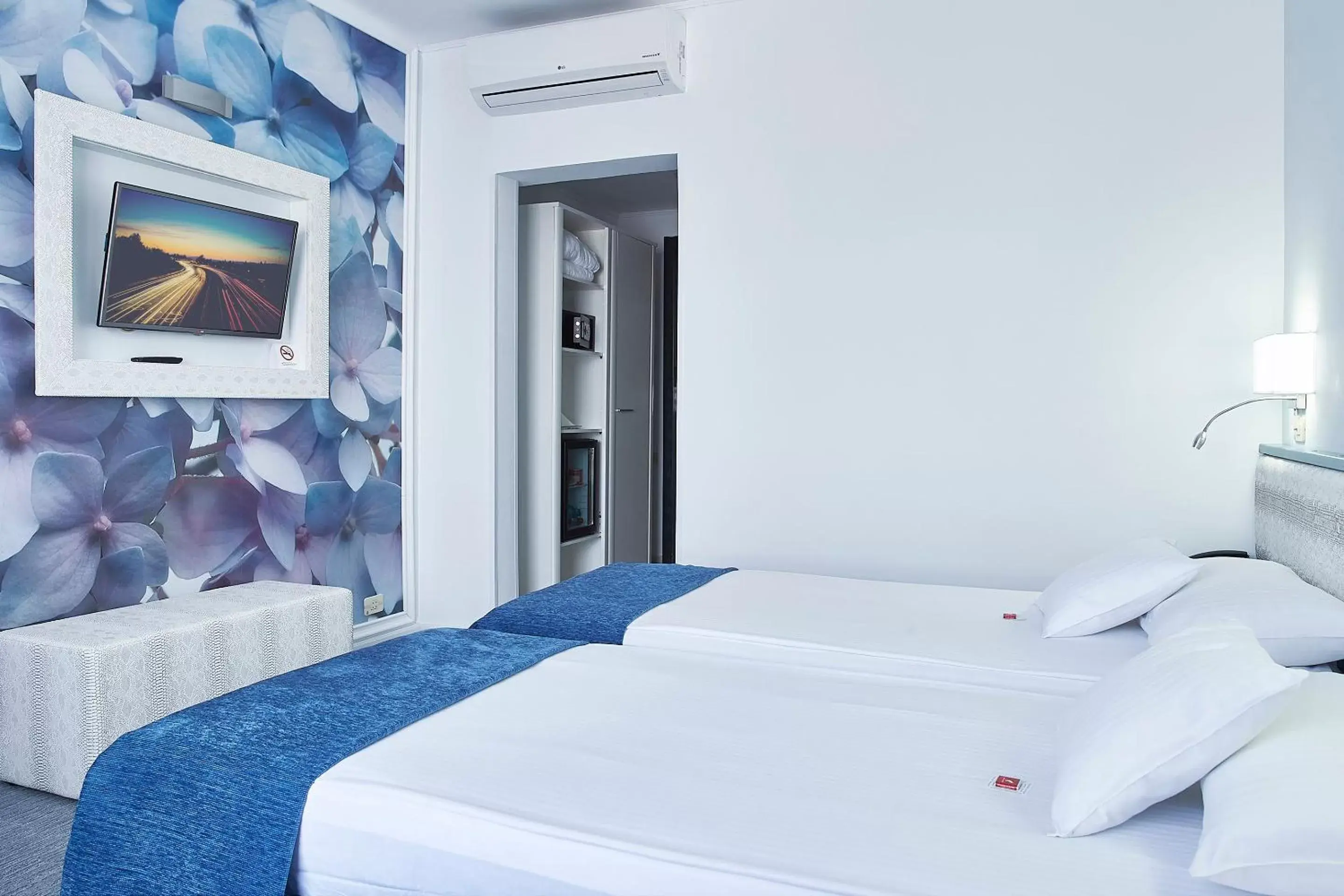 Bed in Continental Forum Oradea