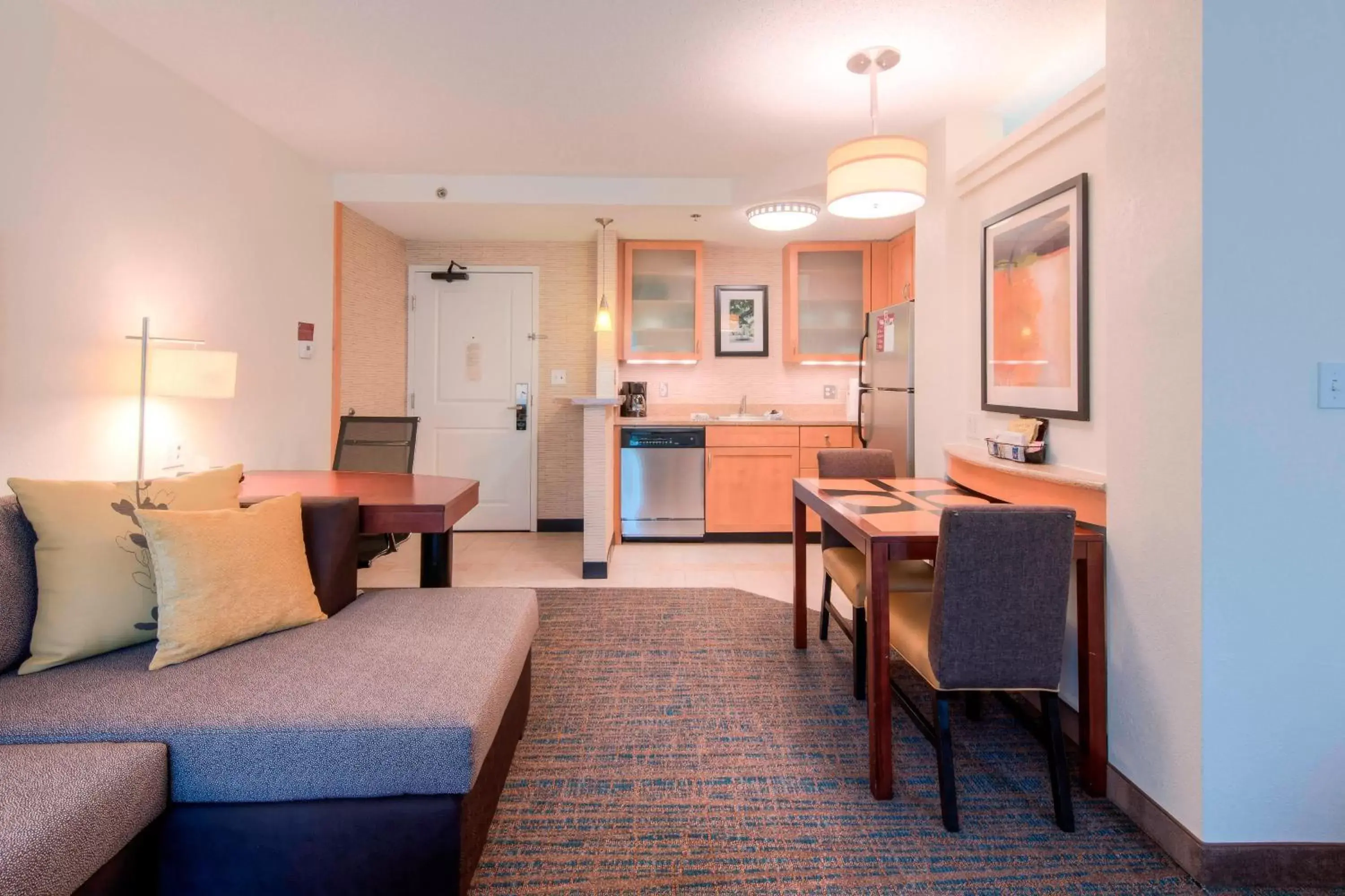 Photo of the whole room, Seating Area in Residence Inn by Marriott Chapel Hill