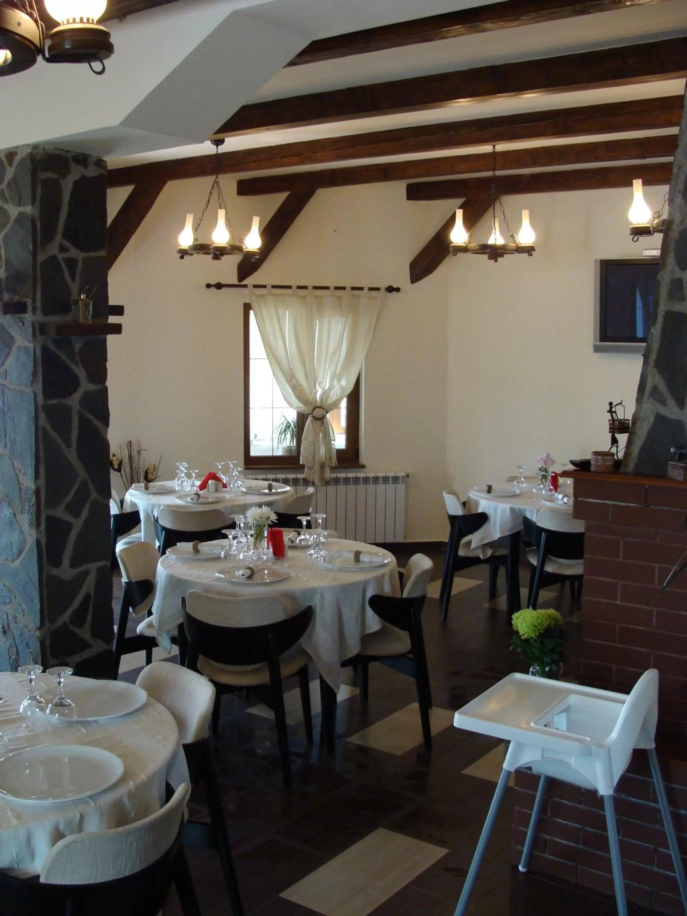 Banquet/Function facilities in Pensiunea Taverna Bucium