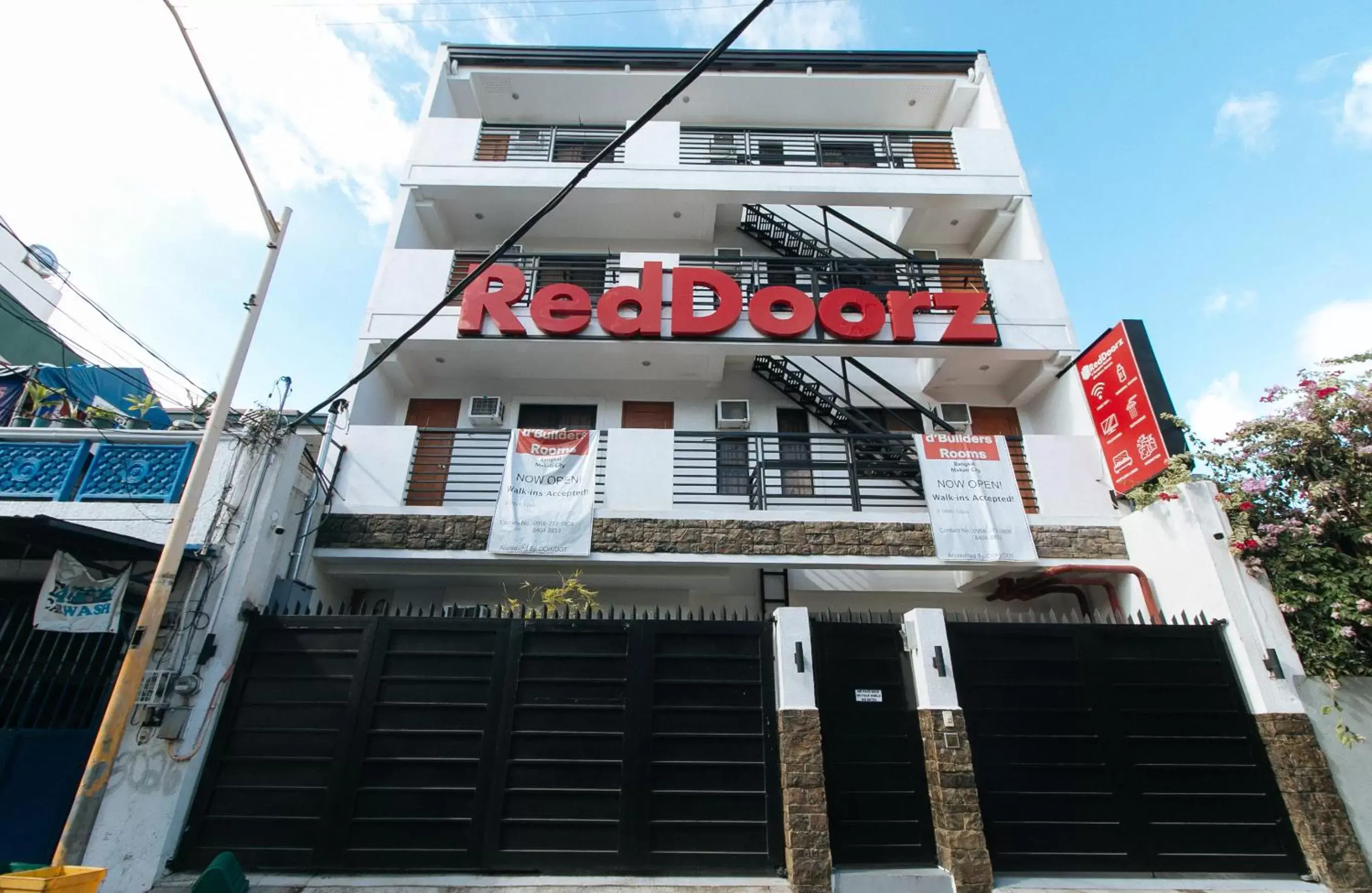 Property building in RedDoorz @ DBuilders Bangkal Makati