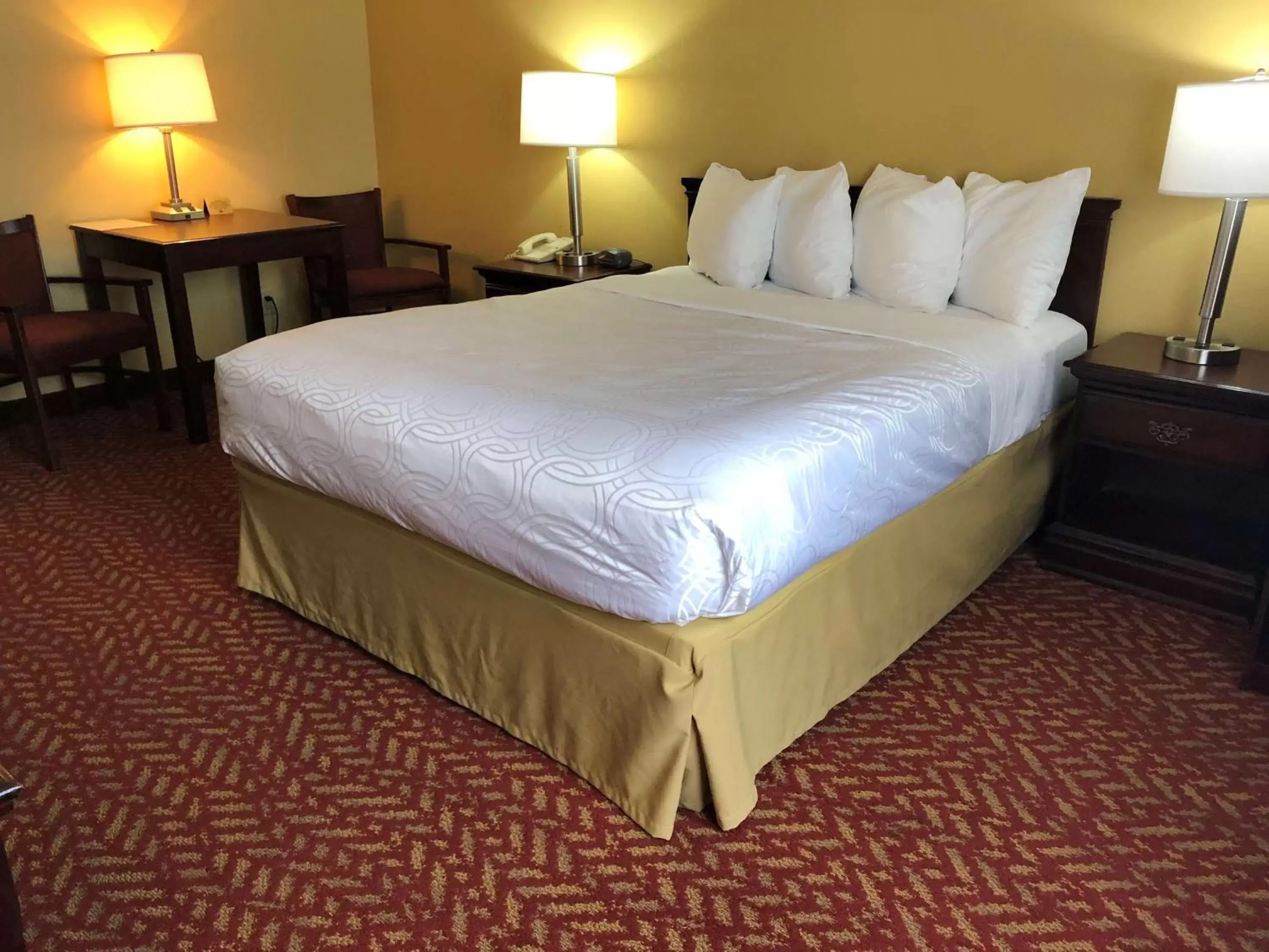 Bedroom, Bed in Best Western Clearlake Plaza