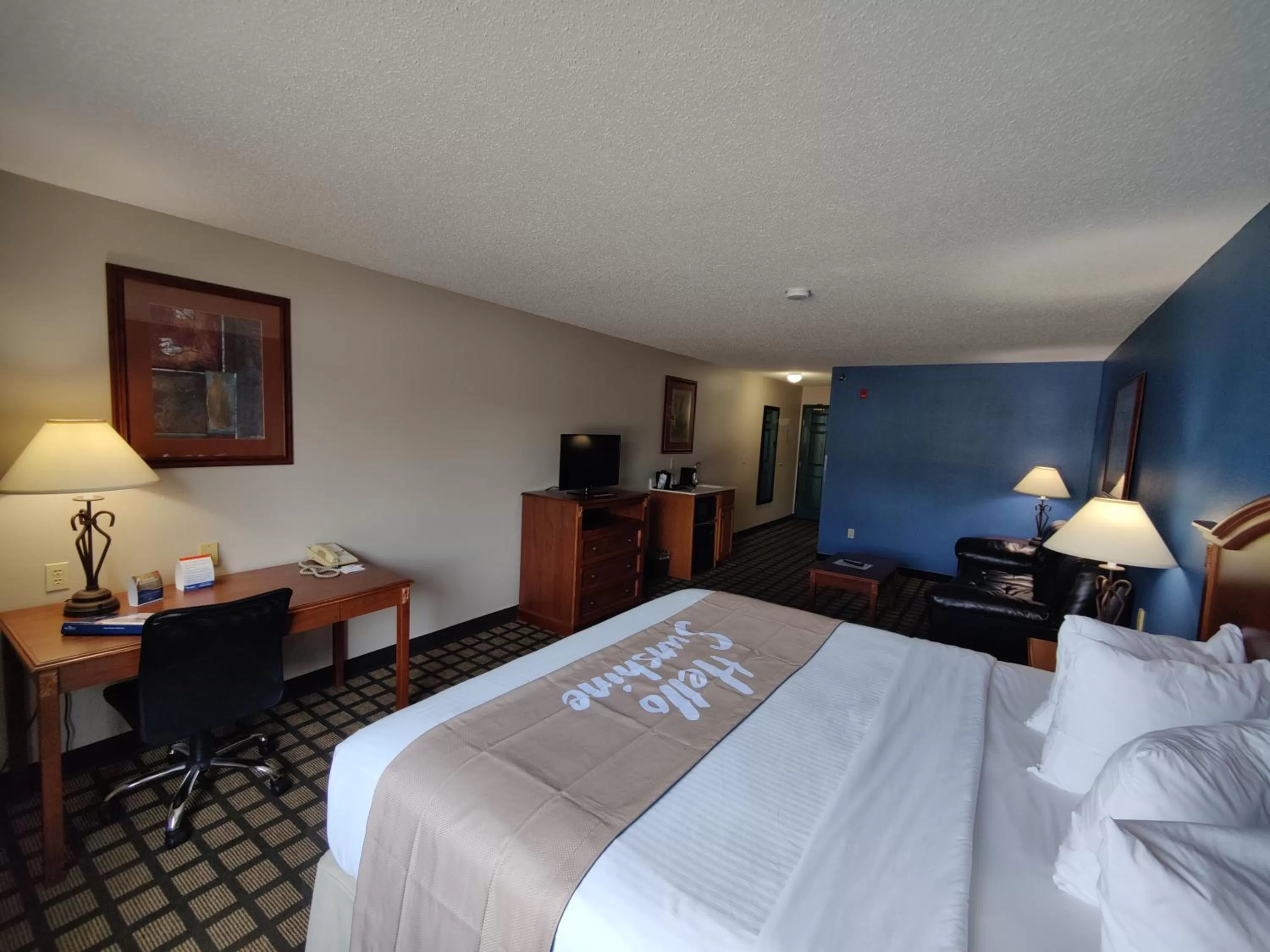 Photo of the whole room, Bed in Baymont by Wyndham Albany MN