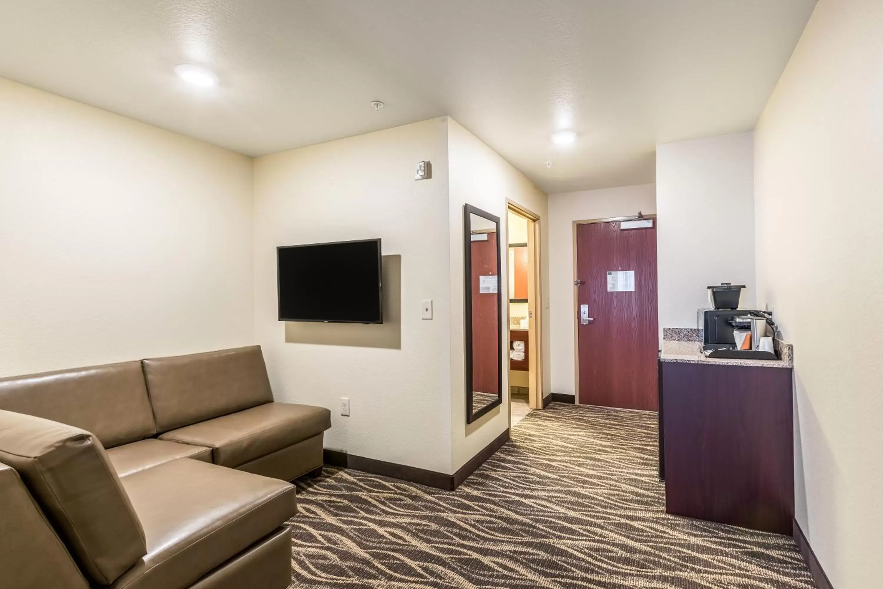 TV and multimedia, Seating Area in Cobblestone Hotel & Suites Hartford