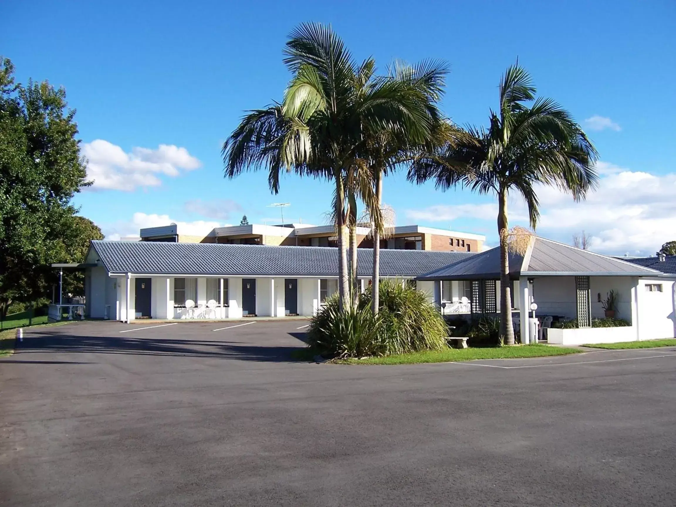 Facade/entrance, Property Building in Colonial Court Motor Inn