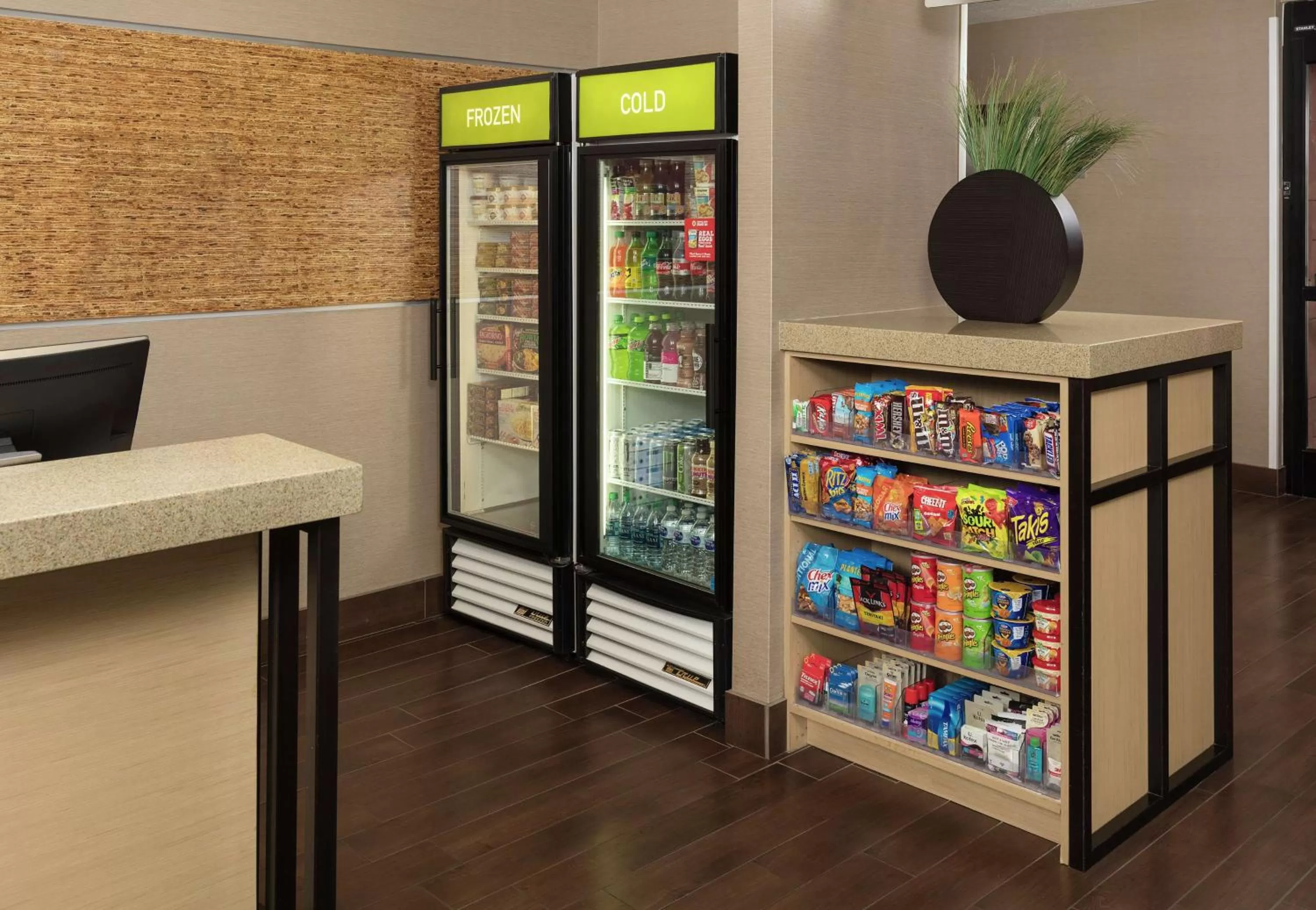 Dining area in Home2 Suites by Hilton Salt Lake City/Layton