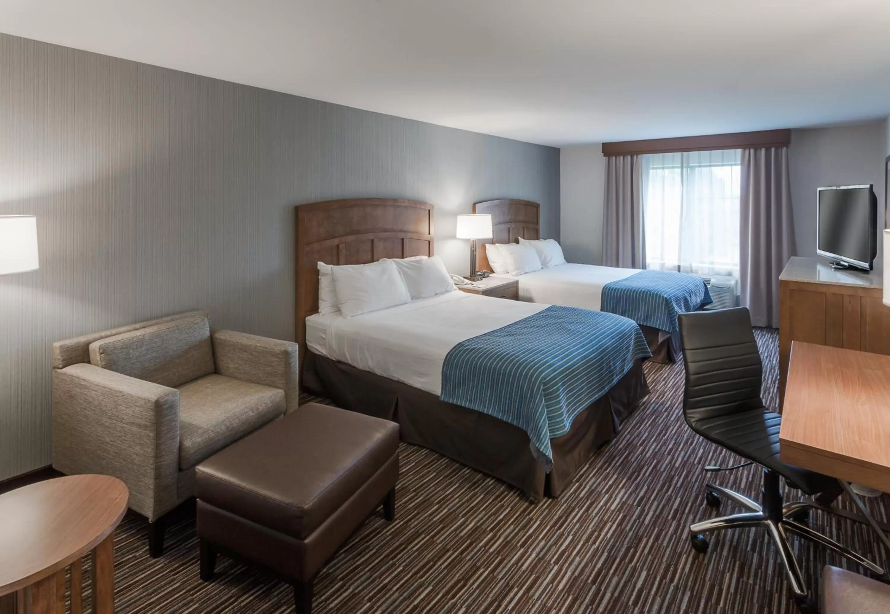 Photo of the whole room, Bed in Holiday Inn Express & Suites Carpinteria by IHG