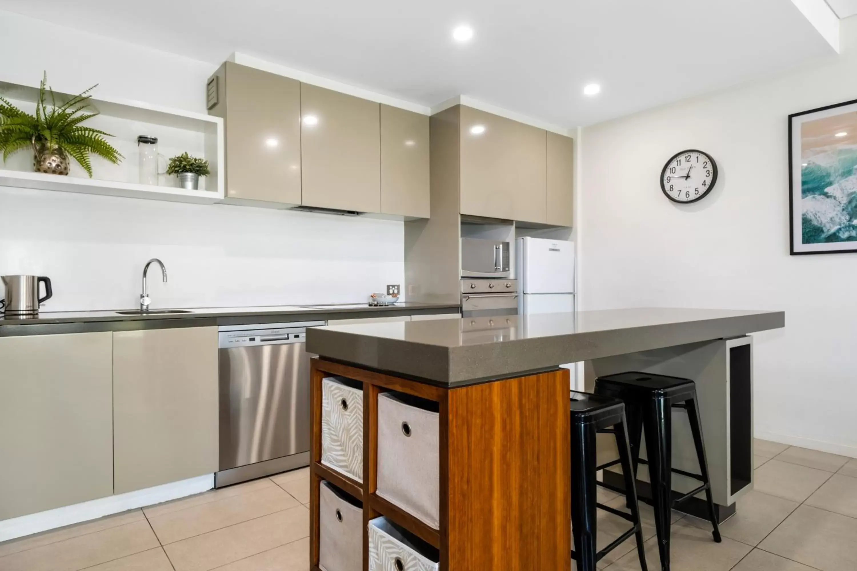 Kitchen or kitchenette, Kitchen/Kitchenette in Pullman Magenta Shores Resort