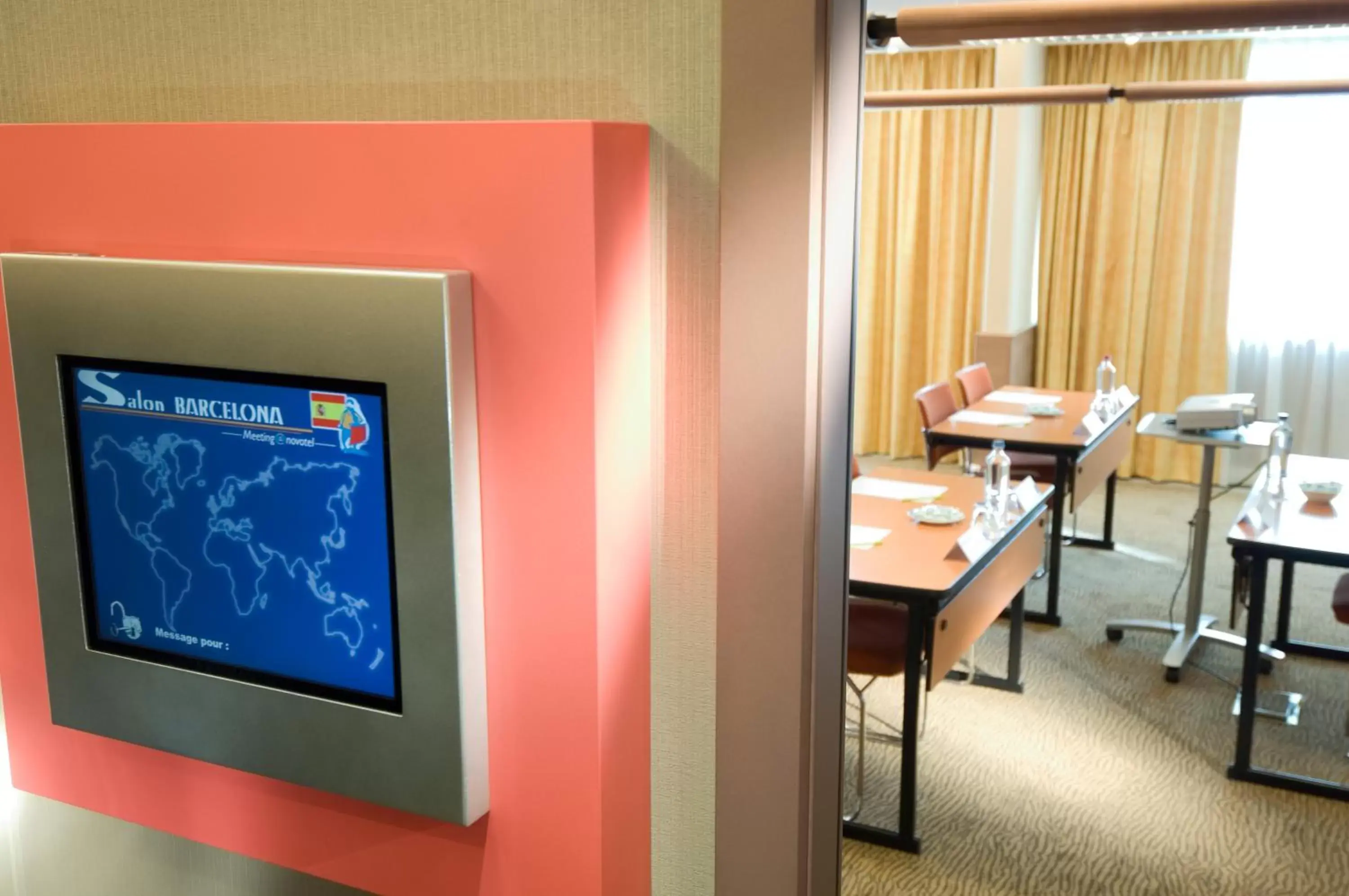 Meeting/conference room, TV/Entertainment Center in Novotel Brussels Airport