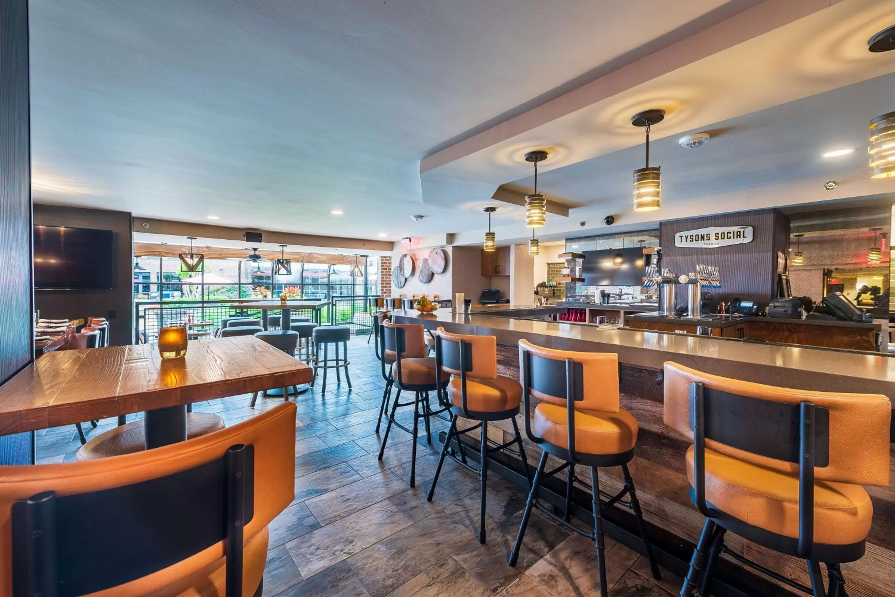Restaurant/places to eat in DoubleTree by Hilton McLean Tysons