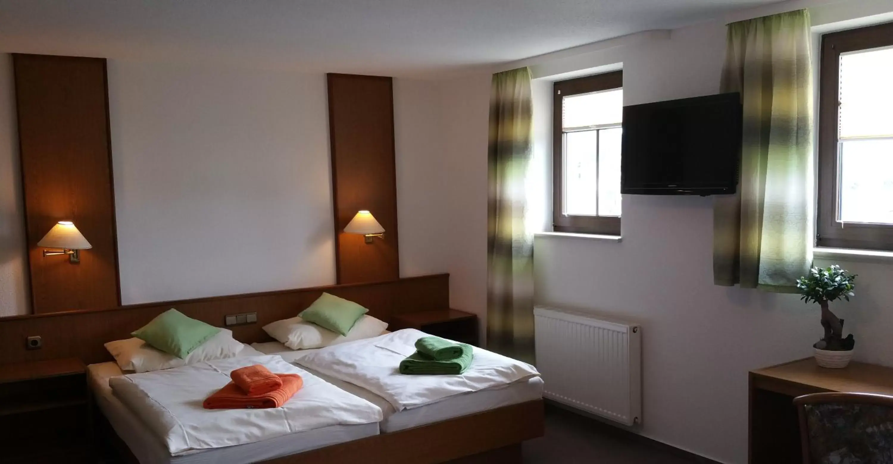 Photo of the whole room, Bed in Hotel Am Markt