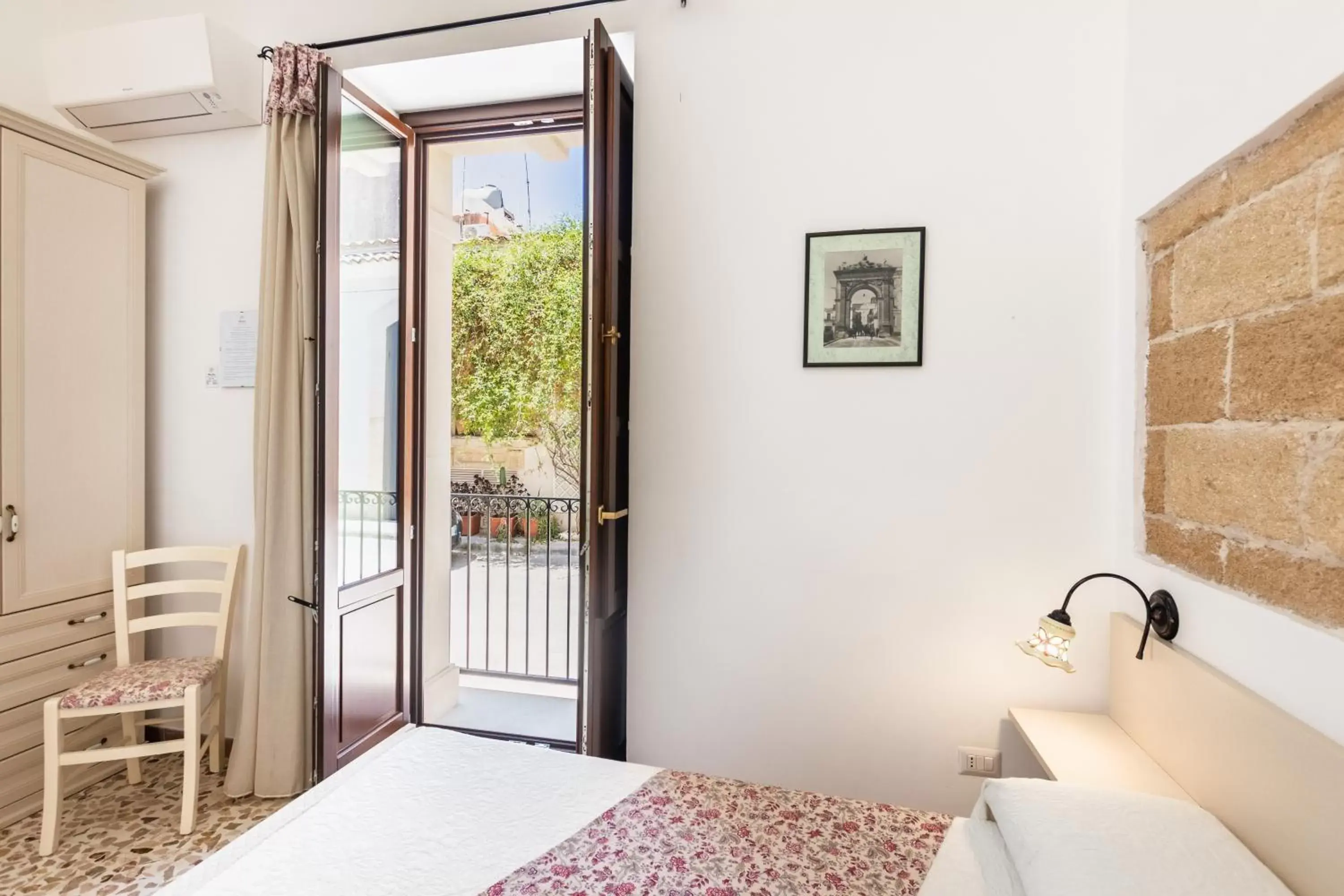 Balcony/Terrace, Bed in Morfeo Charming Rooms & Relax
