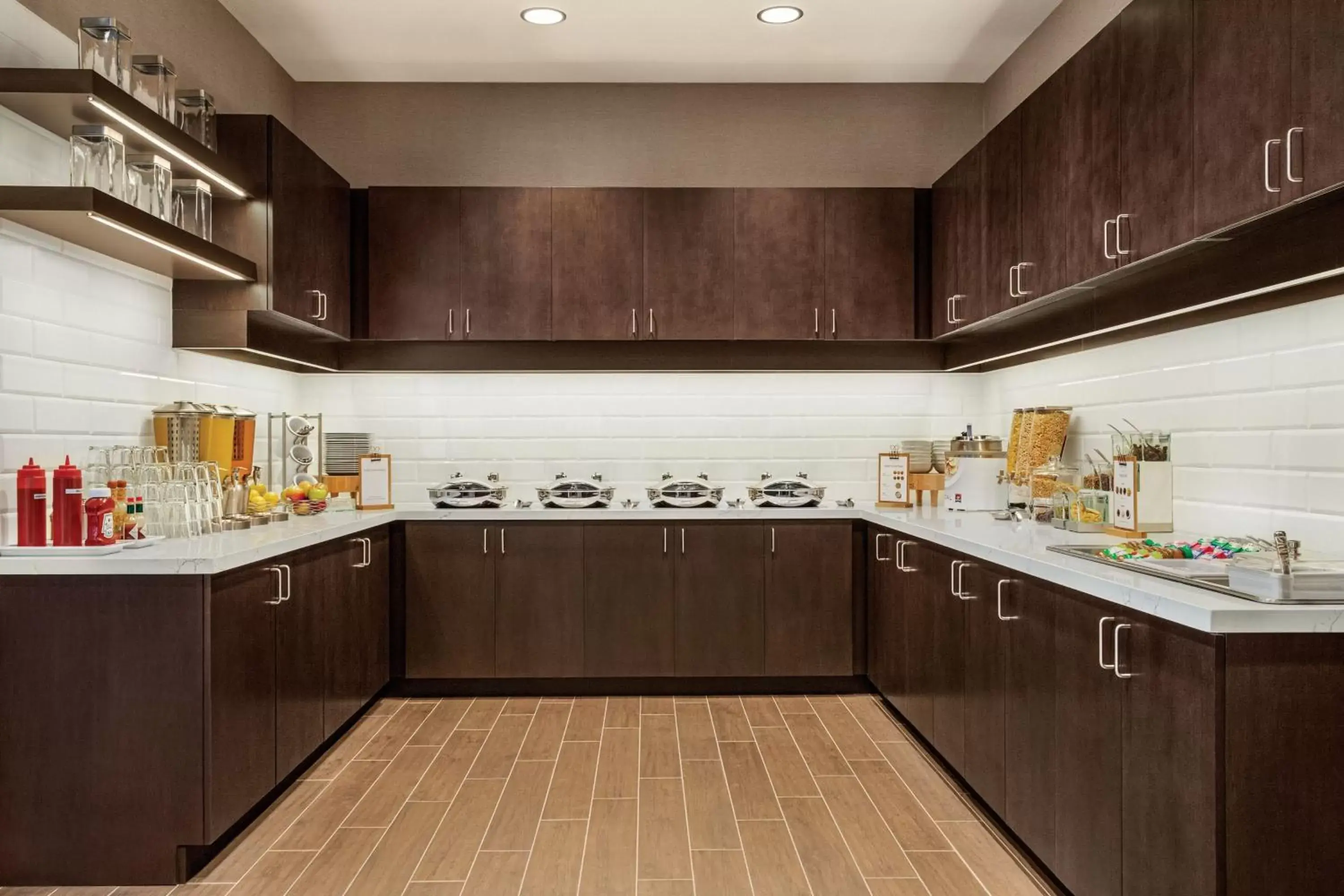 Breakfast, Kitchen/Kitchenette in Residence Inn by Marriott New York JFK Airport