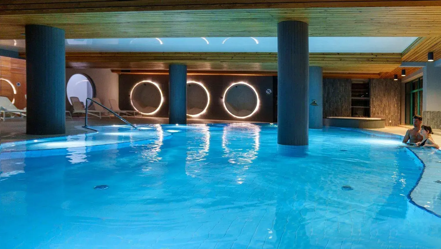 Swimming Pool in Villa Park Med. & SPA