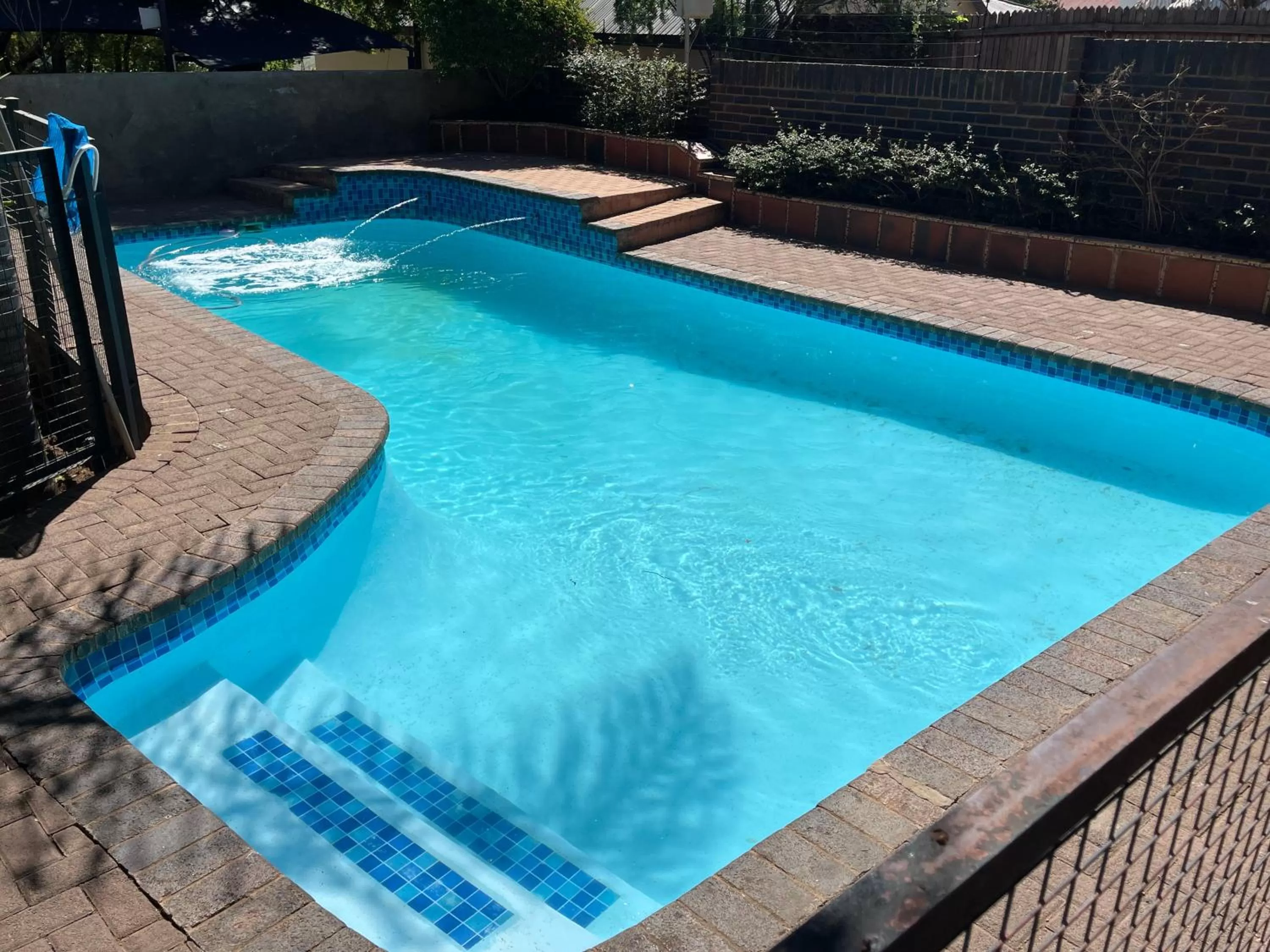 Swimming pool in Grants Hill Inn