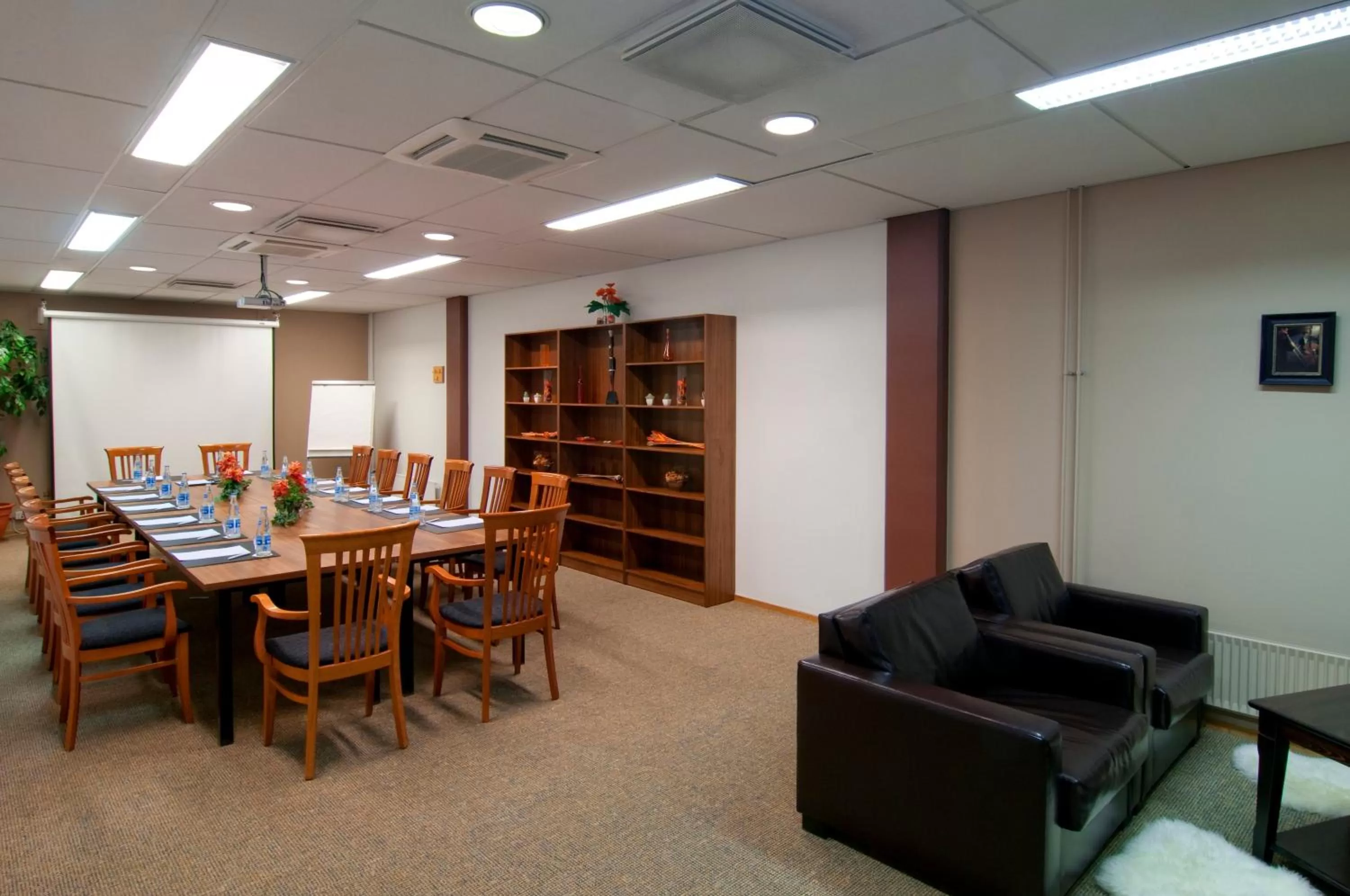 Meeting/conference room in Holiday Inn Helsinki-Vantaa Airport by IHG