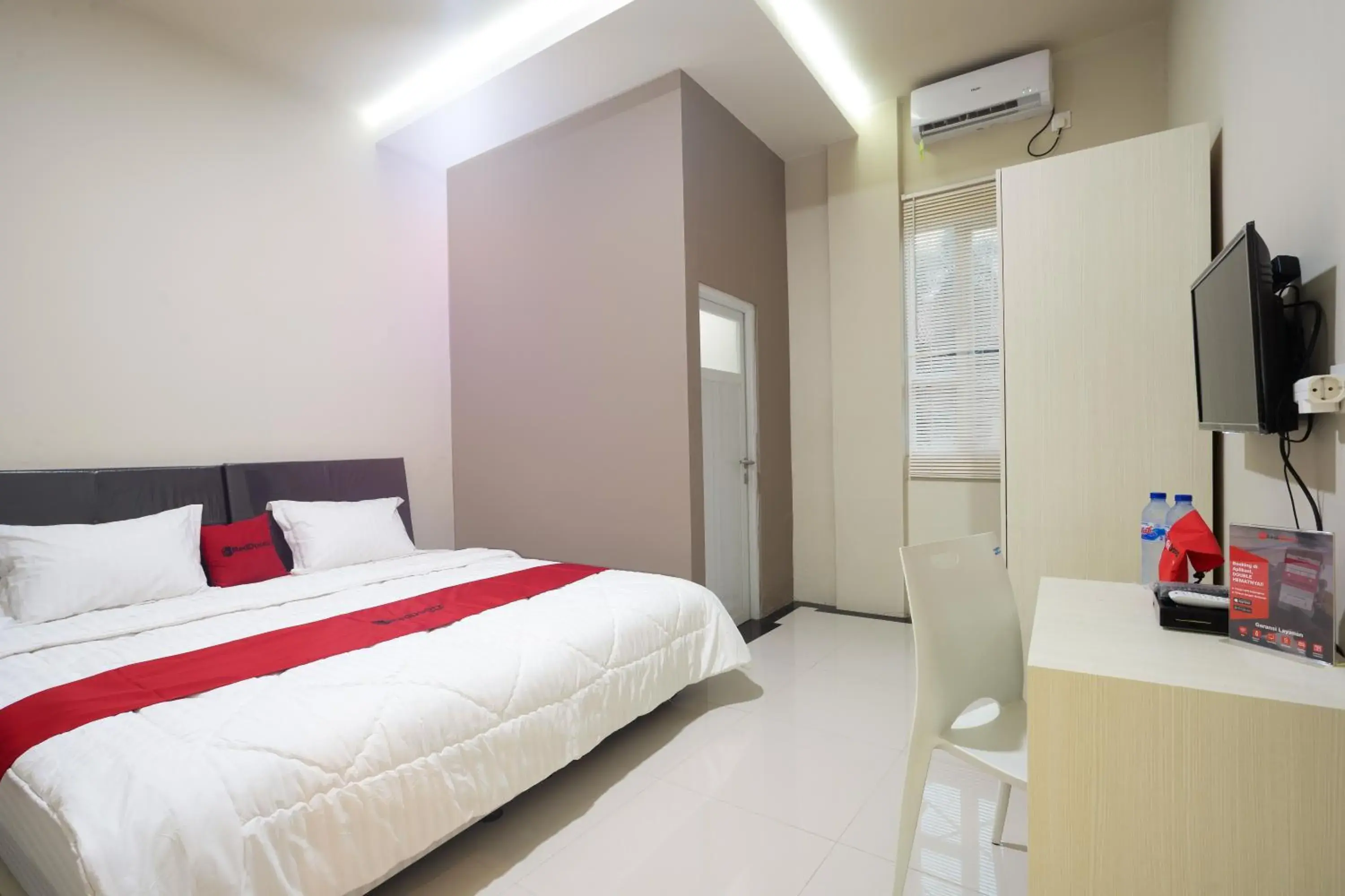 Bedroom, Bed in RedDoorz near IPB Dramaga Bogor Bedroom, Bed in RedDoorz near IPB Dramaga Bogor