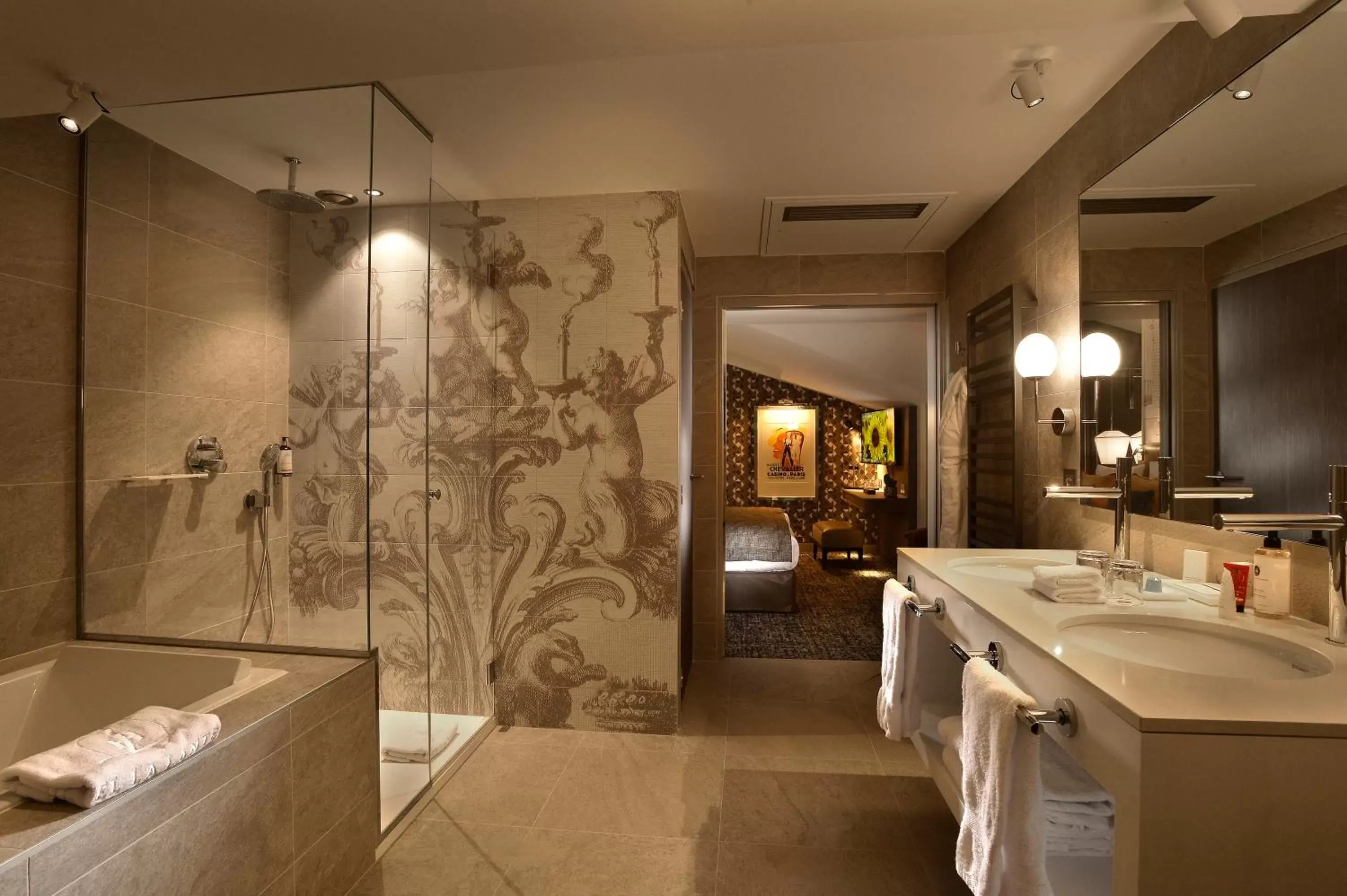 Bathroom in Hotel La Lanterne & Spa