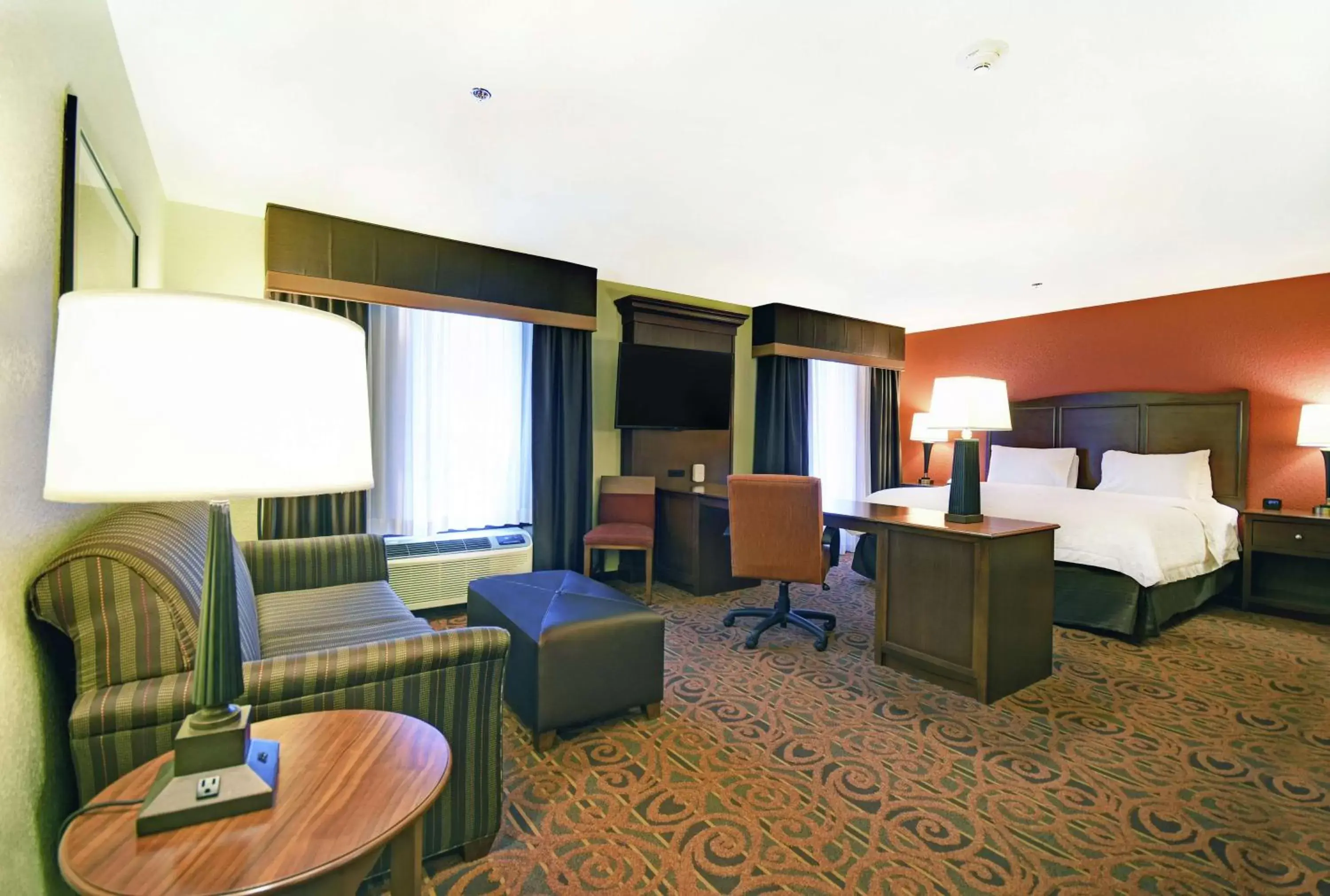 Bedroom in Hampton Inn & Suites Milwaukee/Franklin