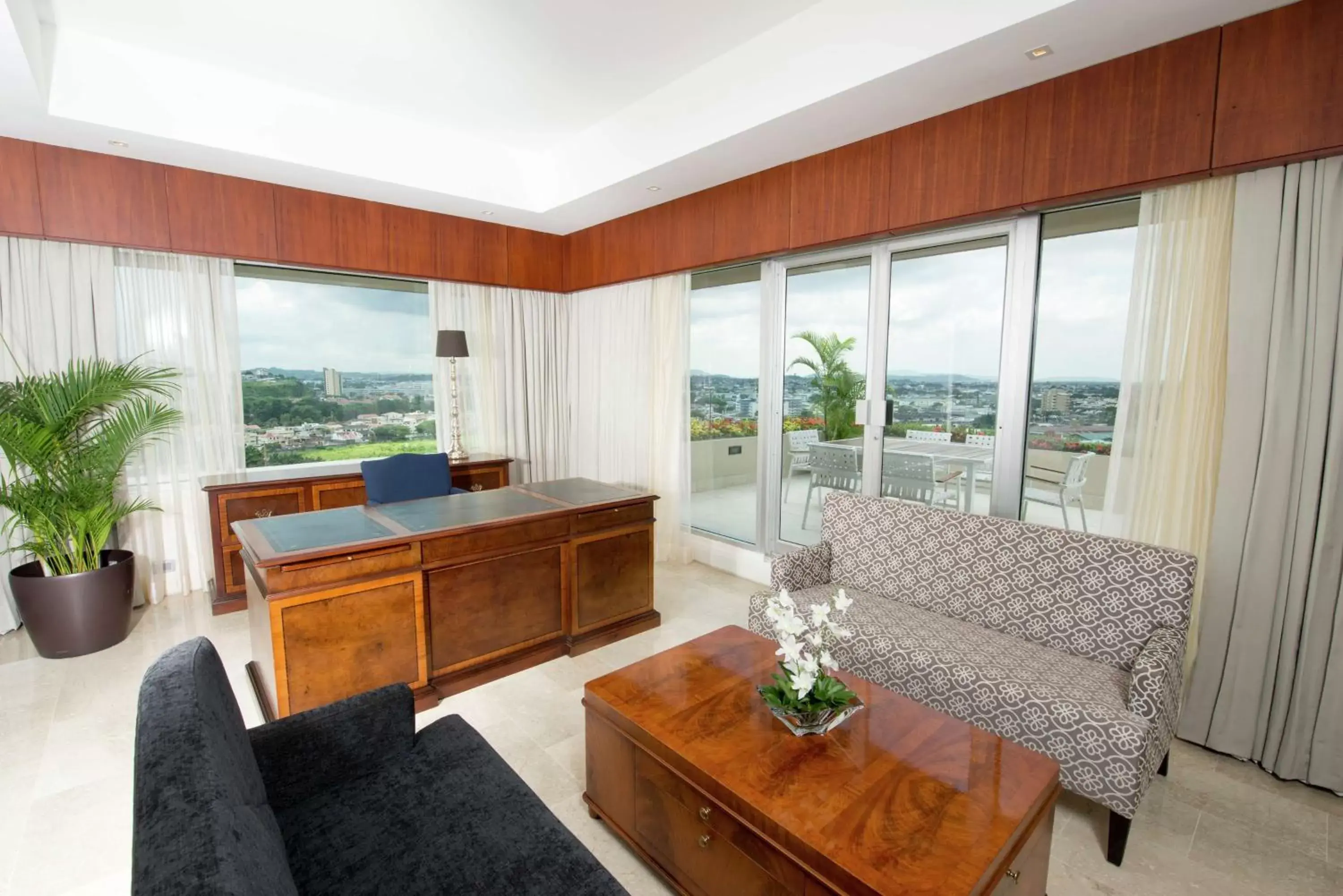 Living room in Hilton Colon Guayaquil Hotel