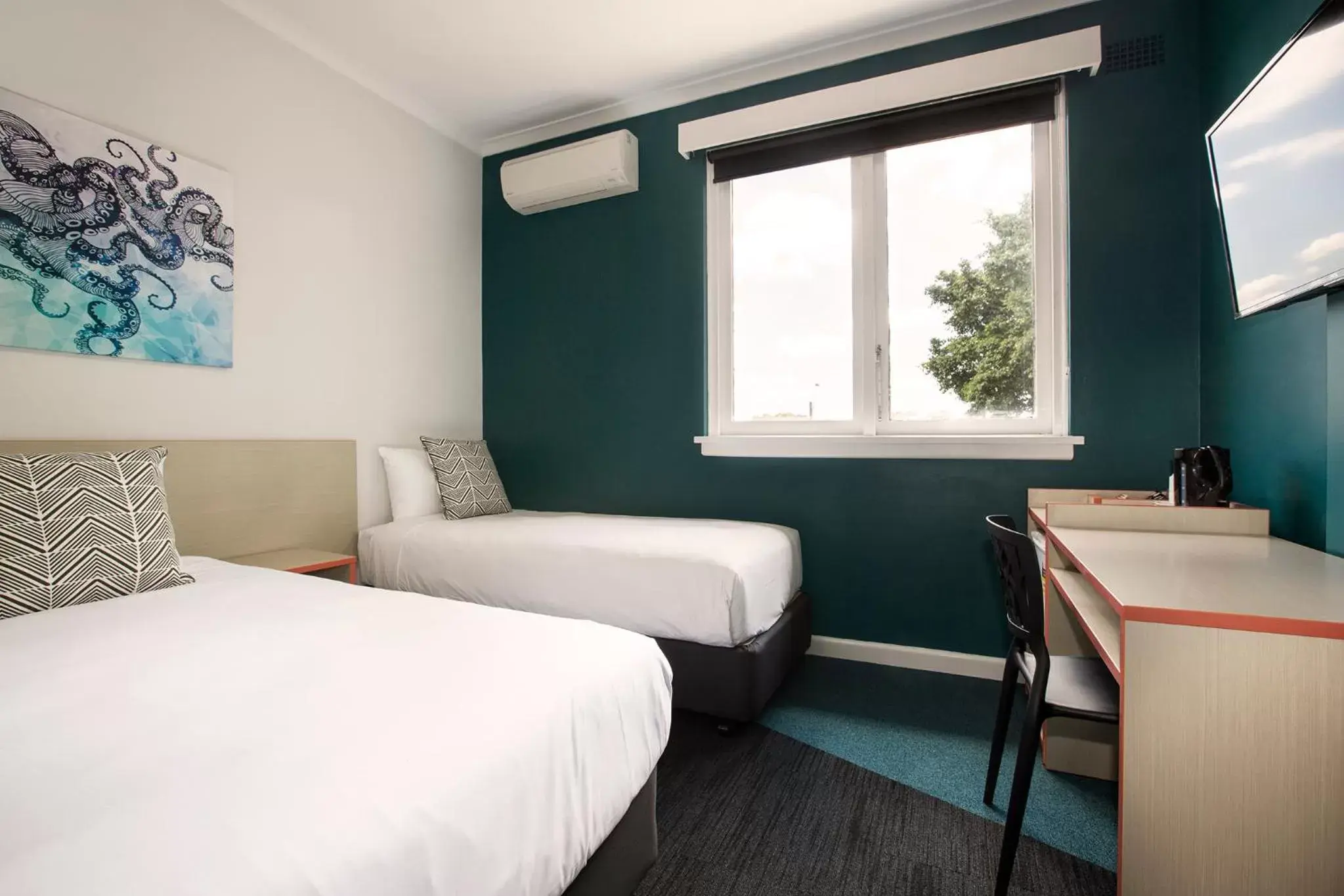 Economy Triple Room with Shared Bathroom  in Greenacre Hotel