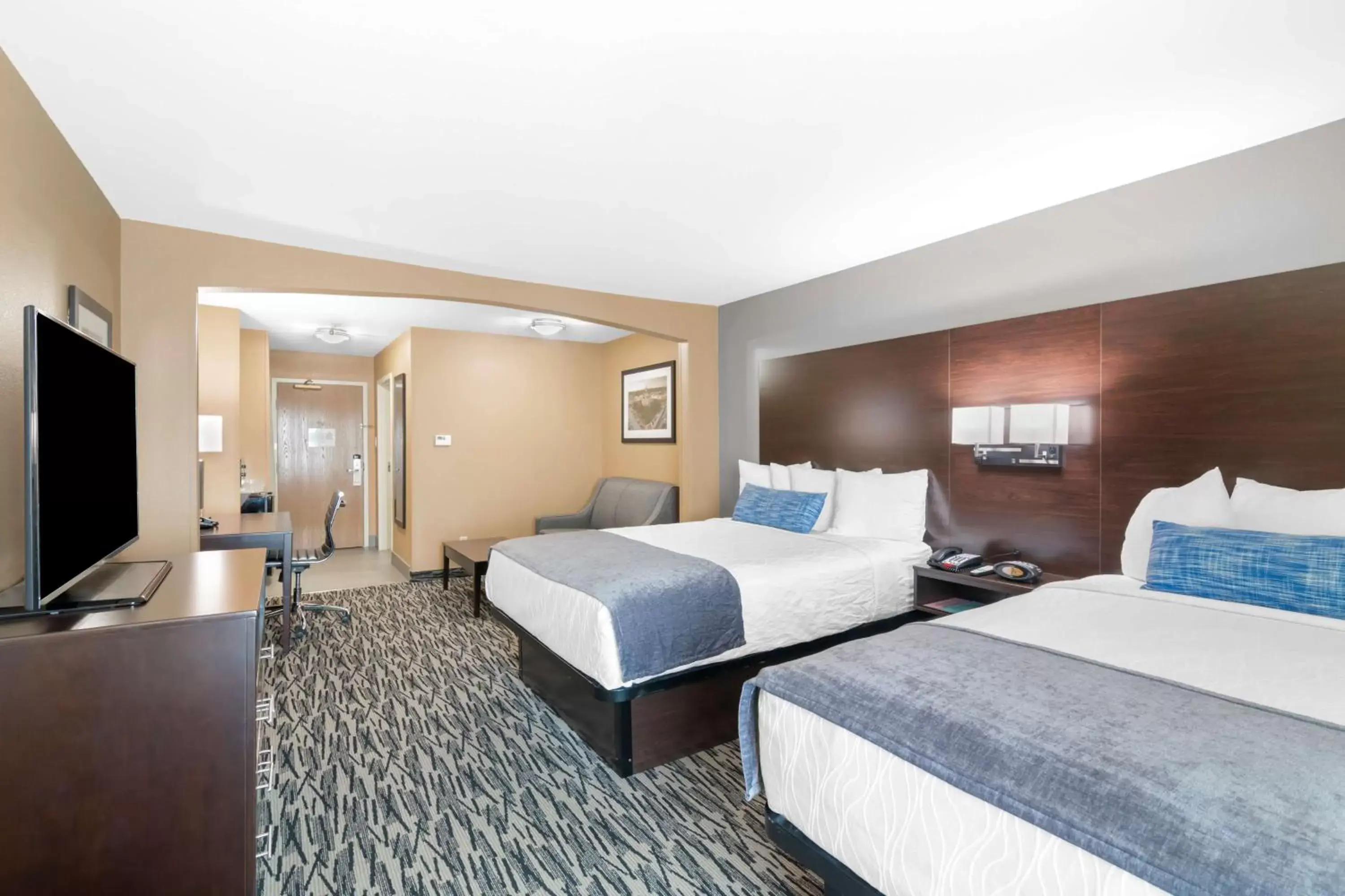 Photo of the whole room, Bed in Best Western Plus Denton Inn & Suites