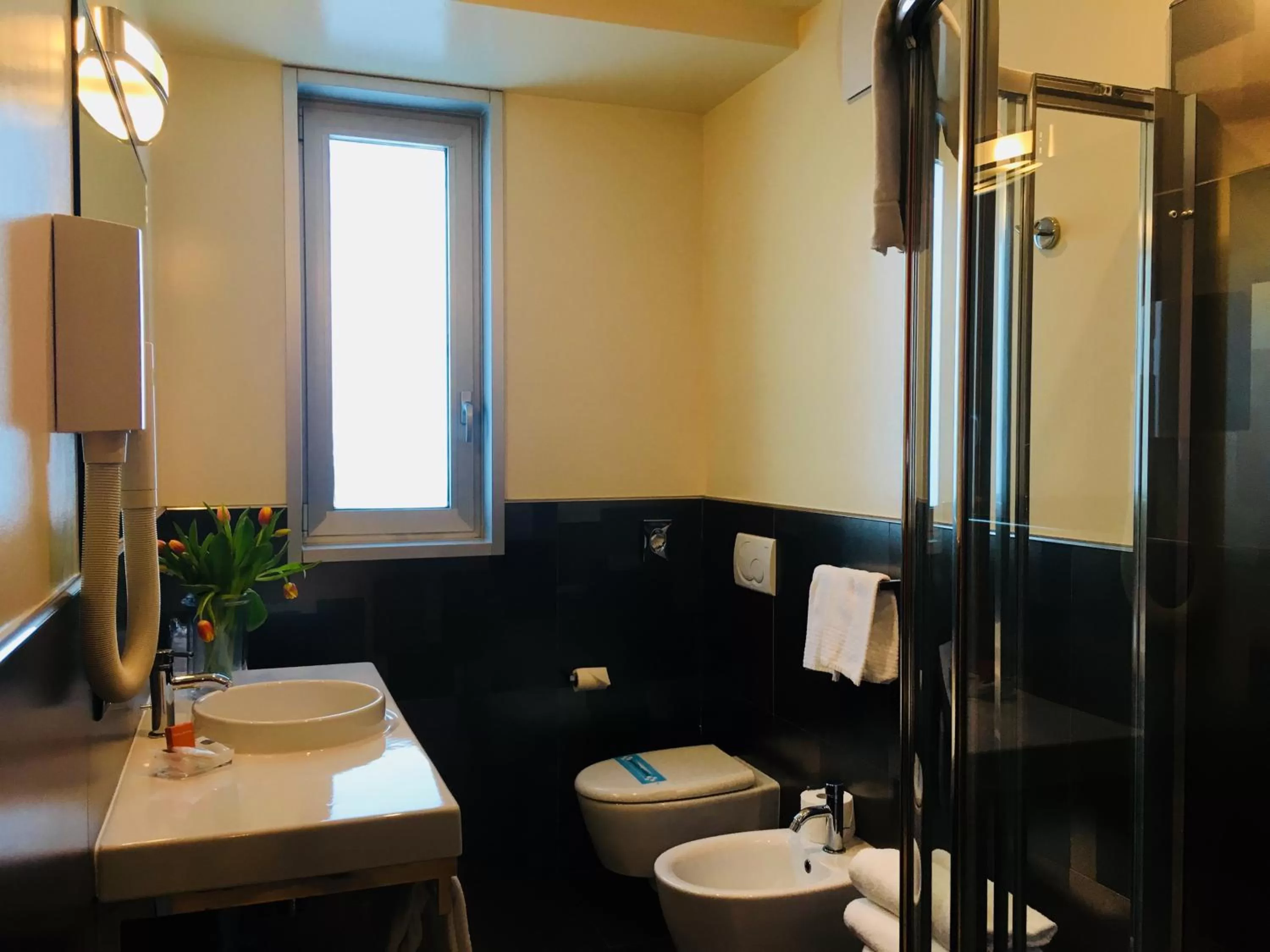 Toilet in Hotel Kristal 3 Stelle Superior