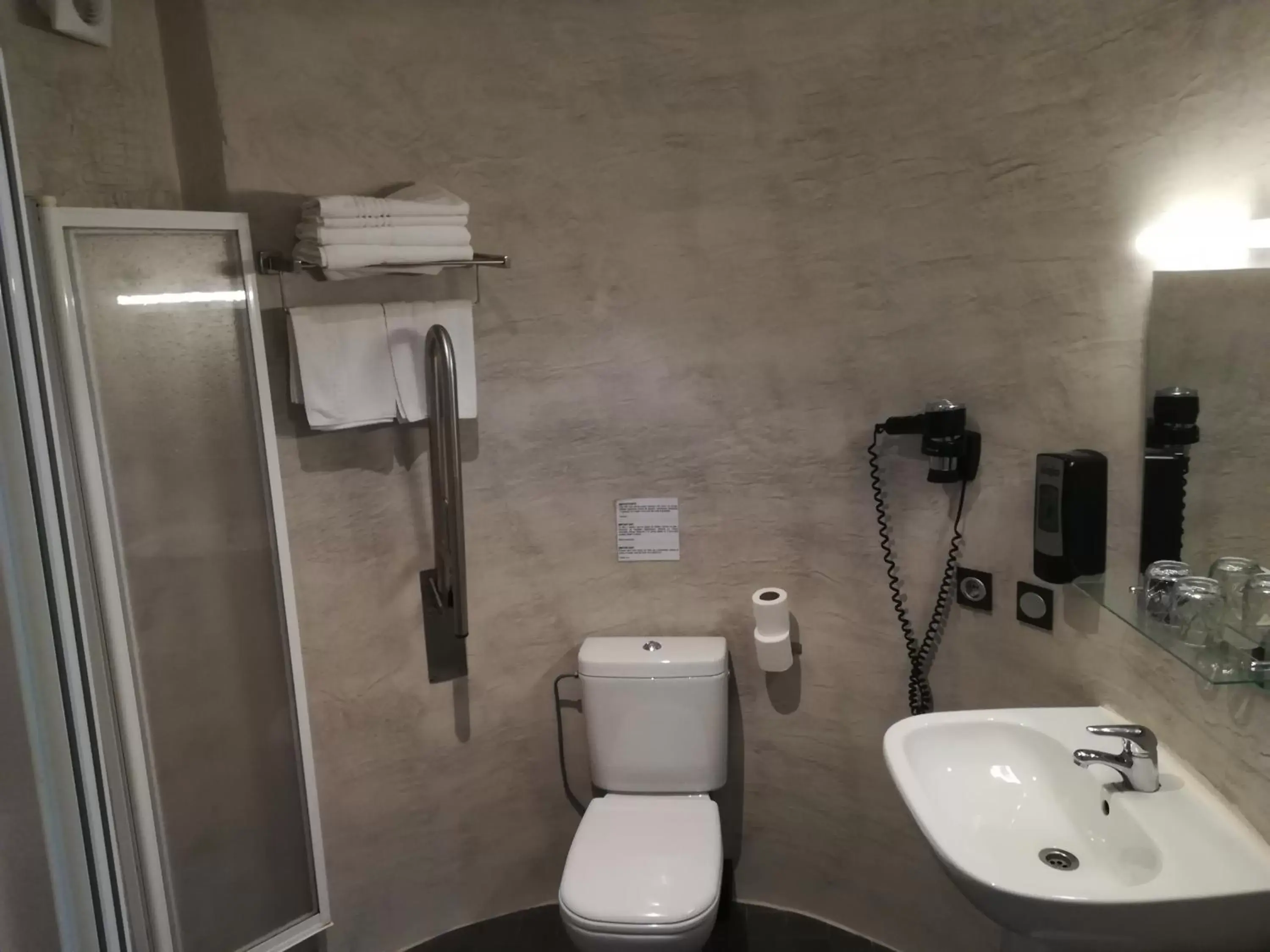 Bathroom in Hotel Punta Monpas
