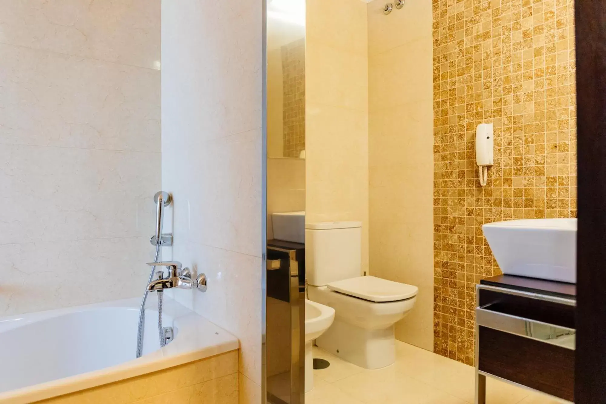 Toilet, Bathroom in Axis Porto Business & Spa Hotel