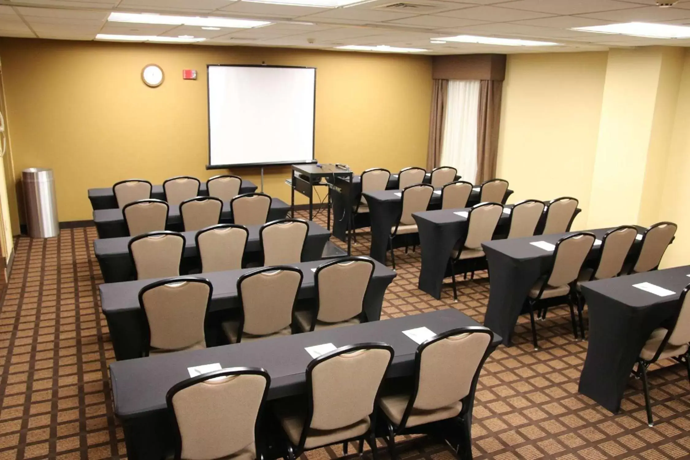 Meeting/conference room in Hampton Inn Philadelphia-Great Valley