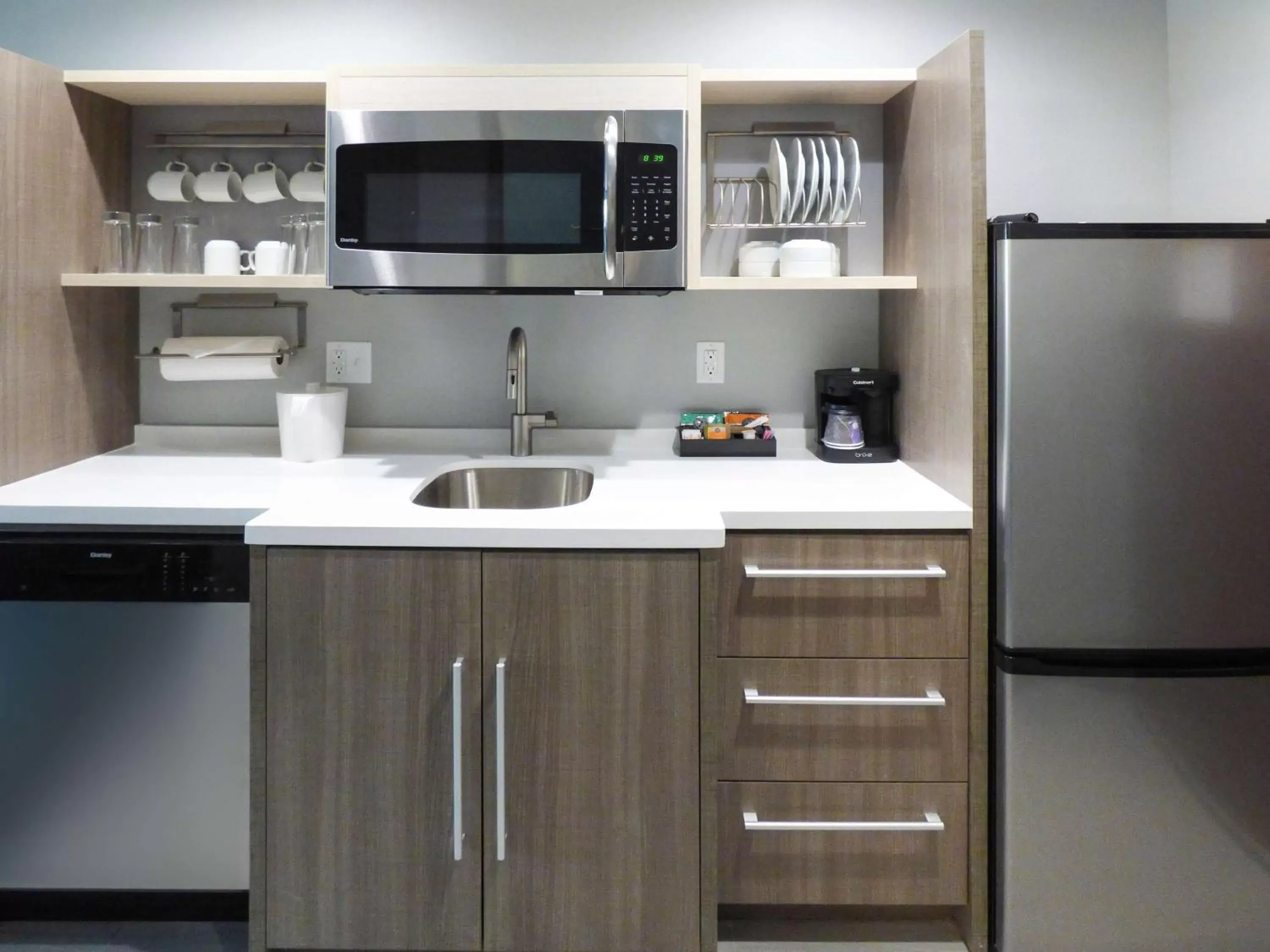 Kitchen or kitchenette, Kitchen/Kitchenette in Home2 Suites By Hilton Pensacola I-10 Pine Forest Road