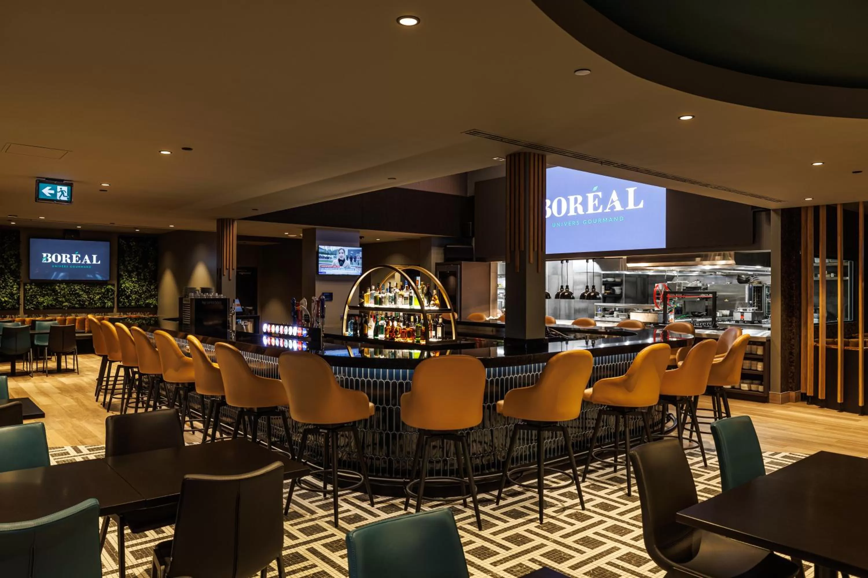 Restaurant/places to eat in Hôtel Universel, Centre de congrès Rivière-du-Loup