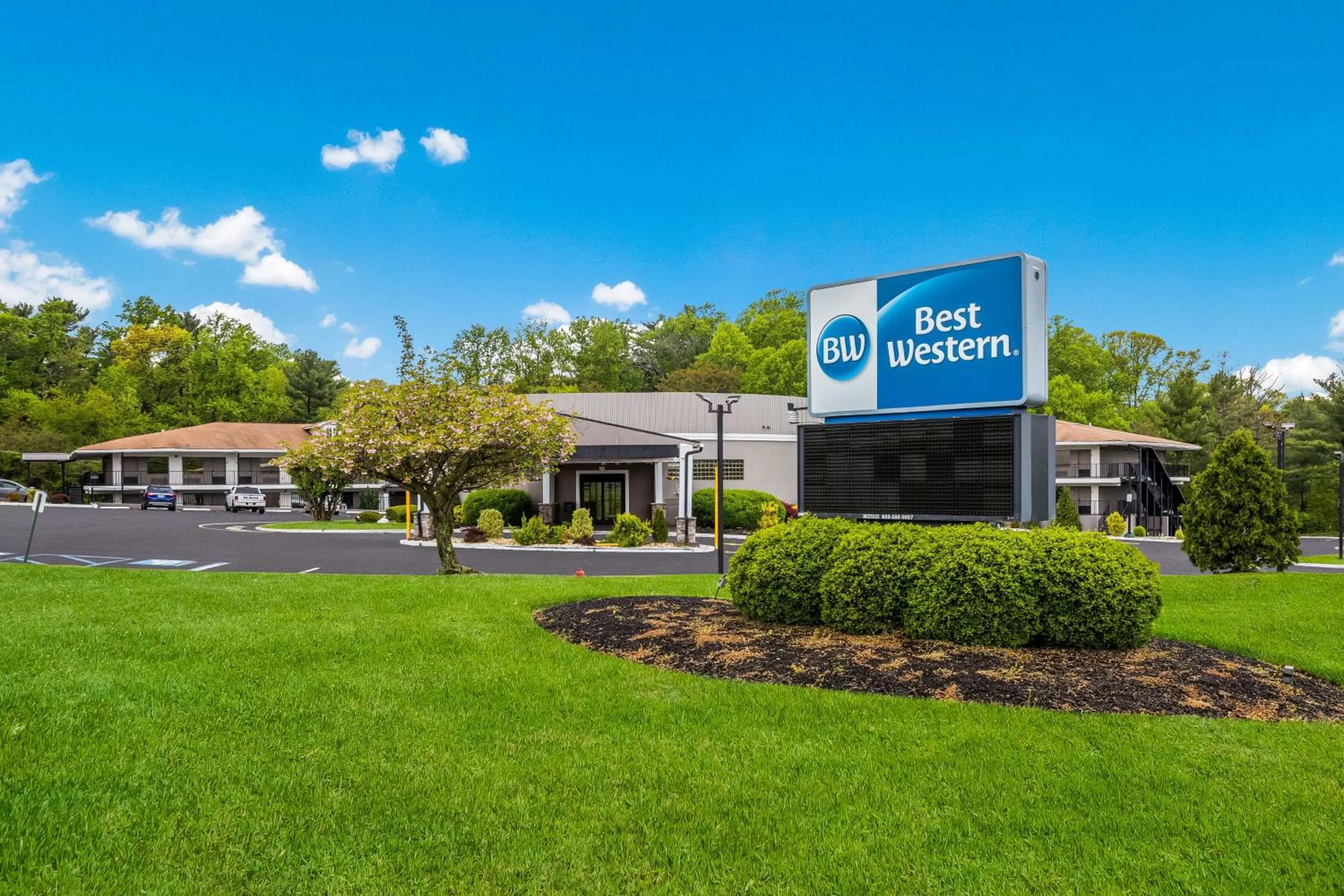 Property building in Best Western Bordentown Inn