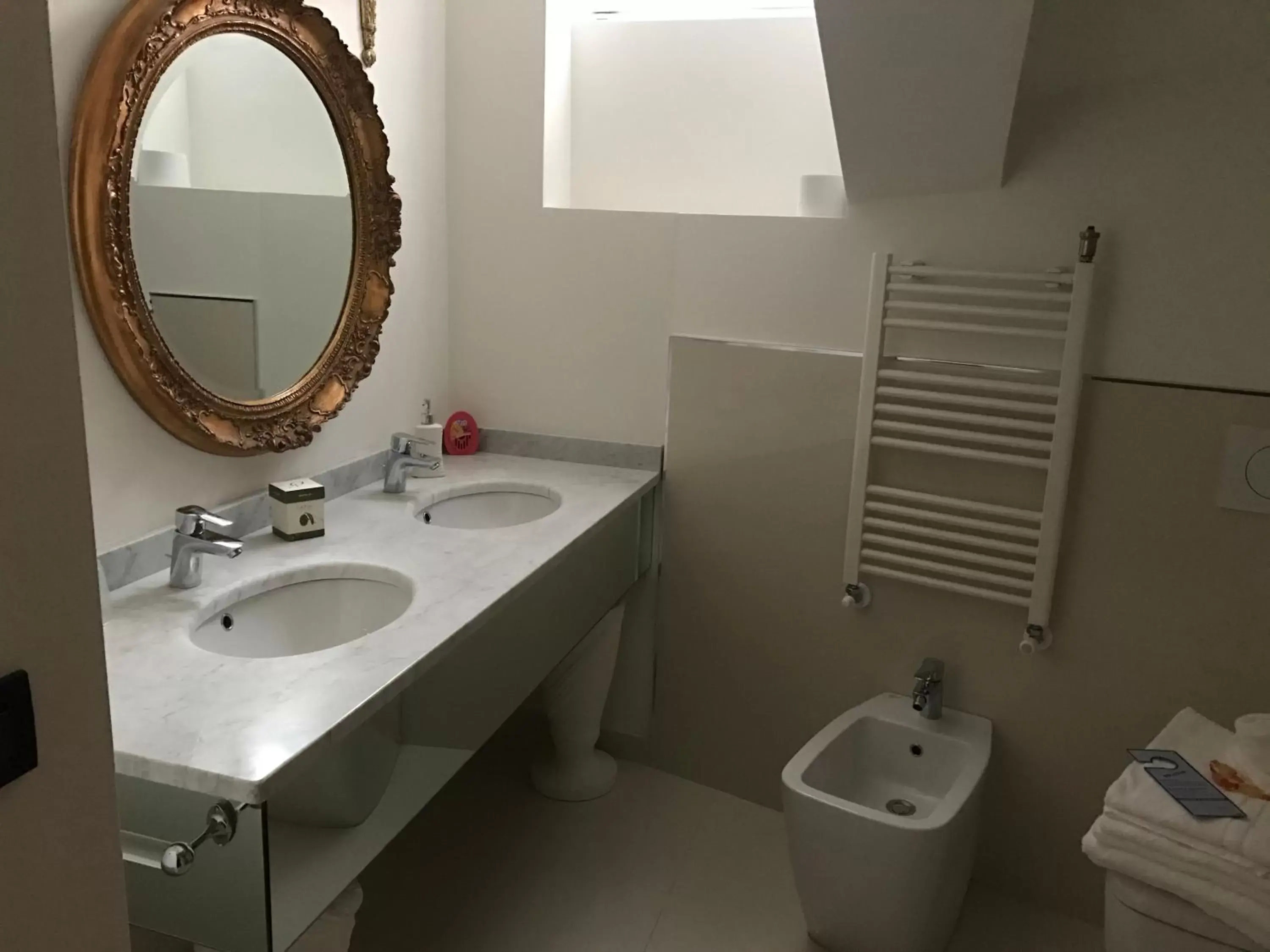 Toilet, Bathroom in Loger Confort Residence & Apartments