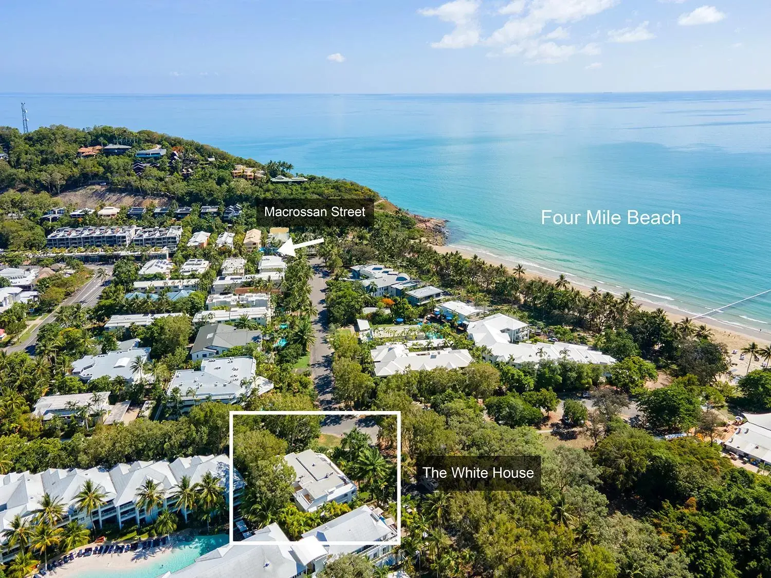 Property building, Bird's-eye View in The White House Port Douglas