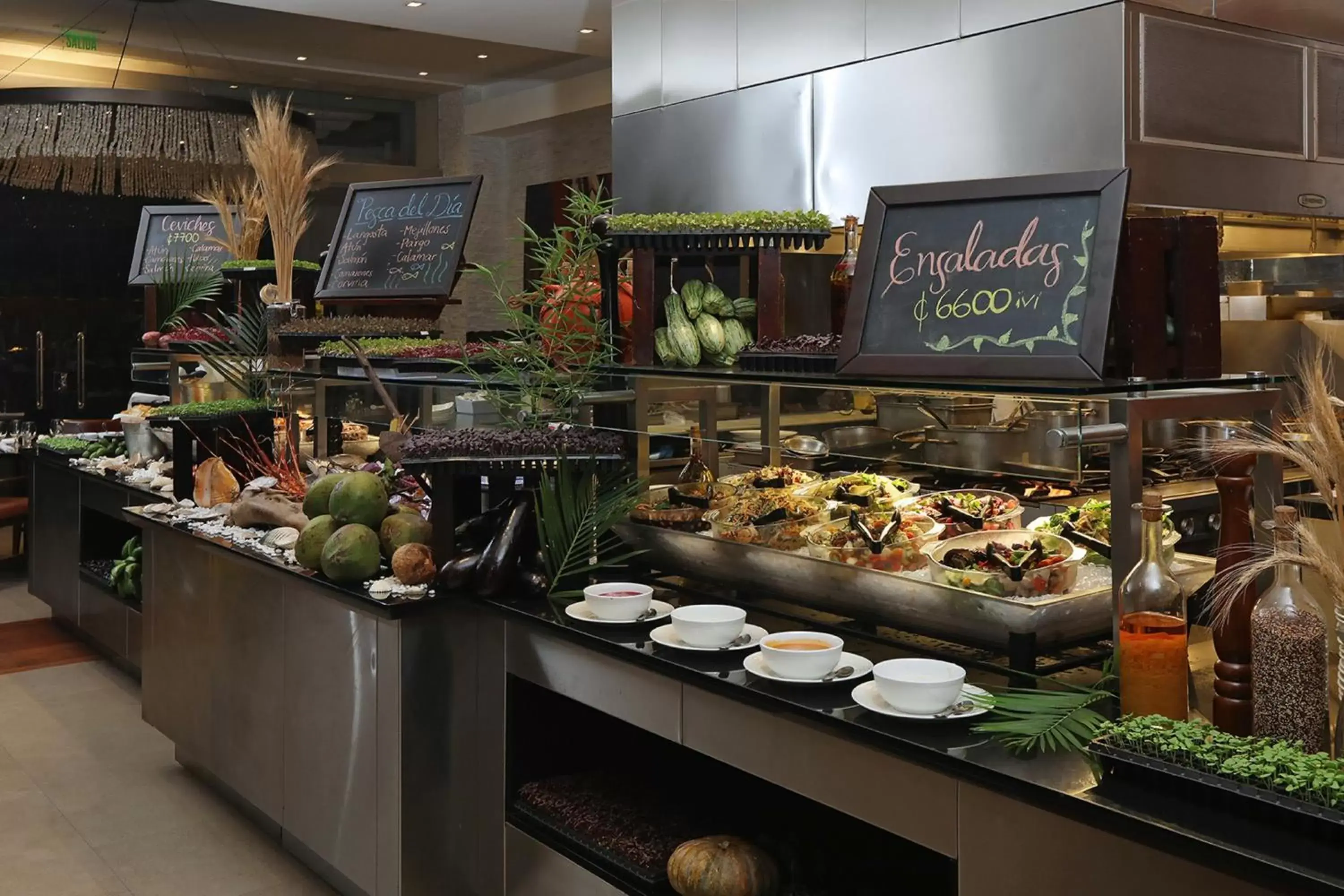Restaurant/places to eat, Food in Real InterContinental at Multiplaza Mall, an IHG Hotel