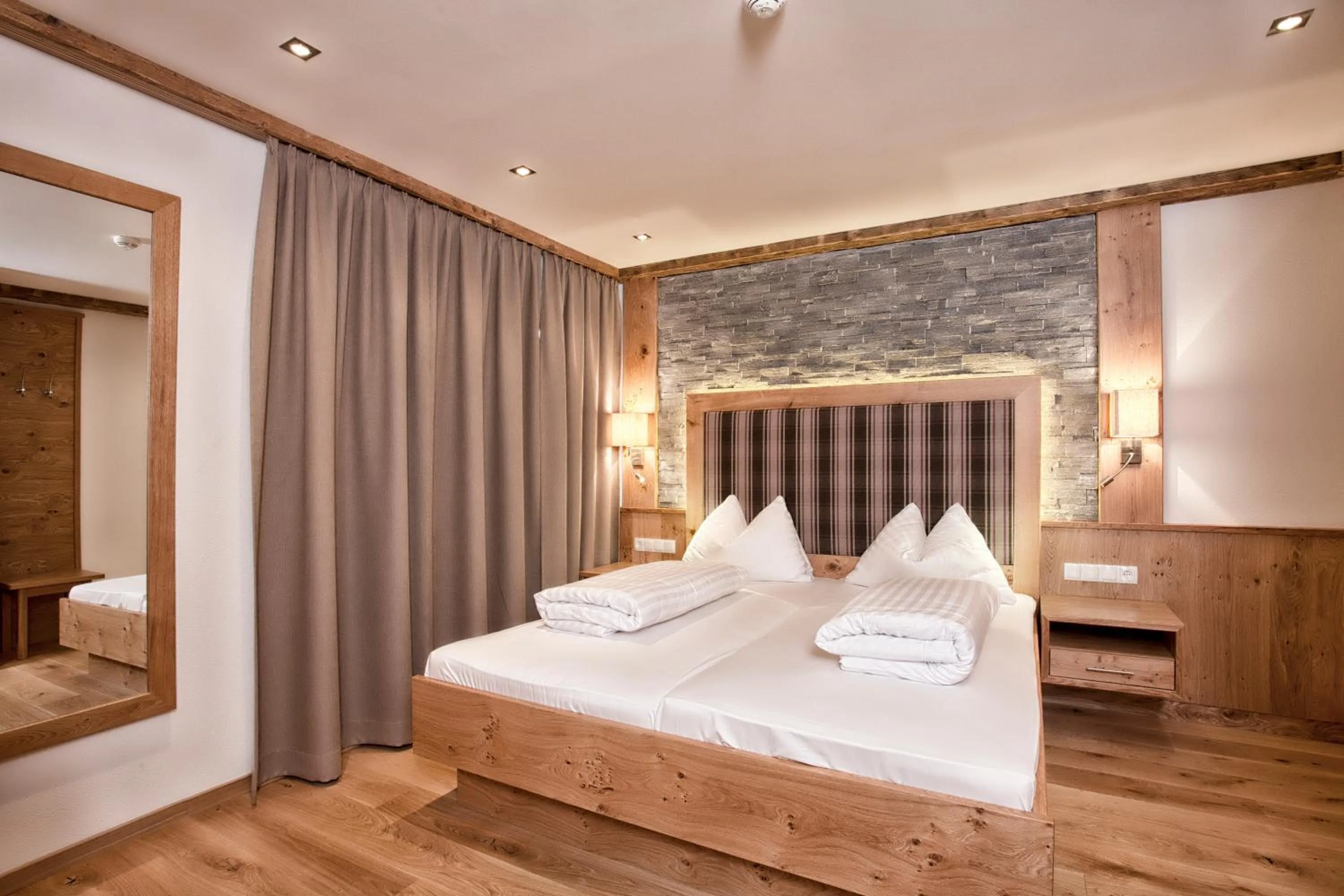 Bedroom, Bed in Hotel & Appartements Heigenhauser