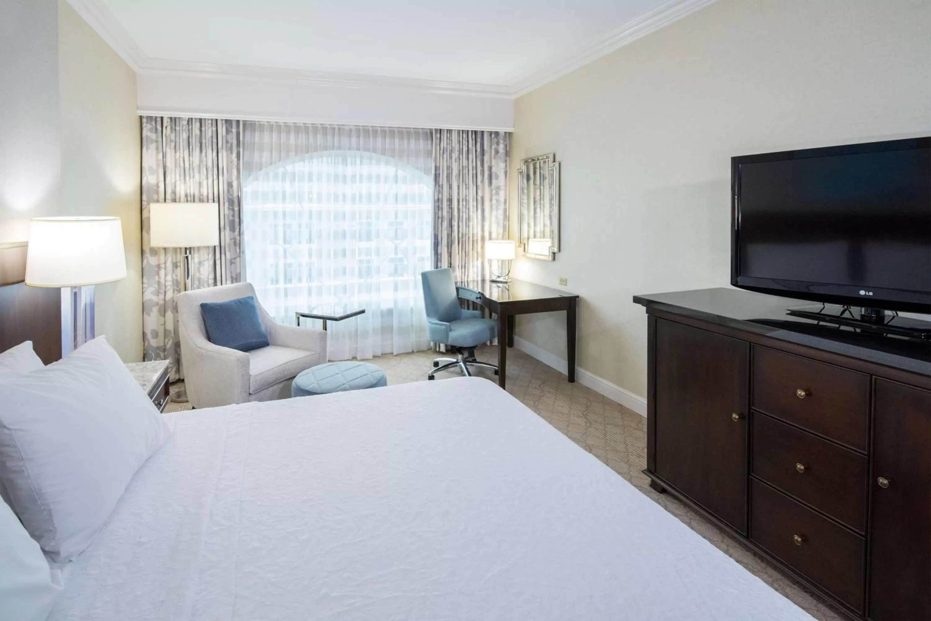 TV and multimedia, Bed in Hampton Inn & Suites South Park at Phillips Place