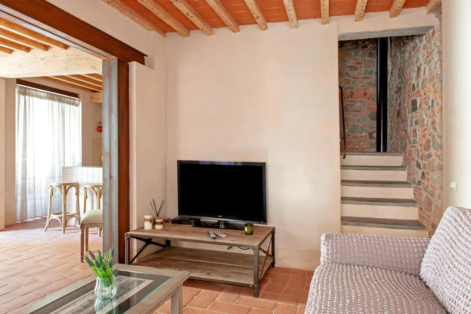 TV and multimedia, TV/Entertainment Center in Hotel Villa Sermolli