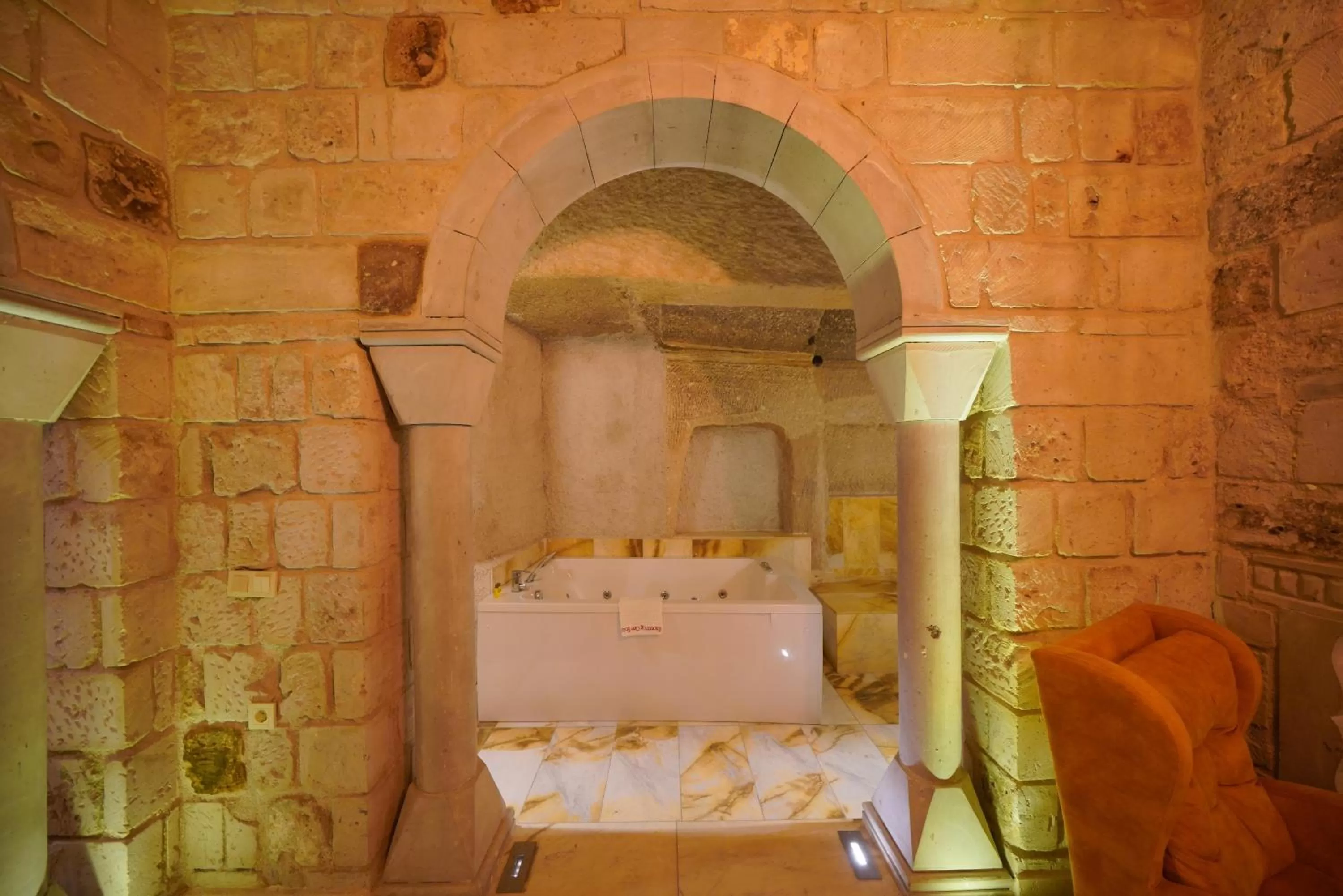 Bathroom, Bed in Shoestring Cave House