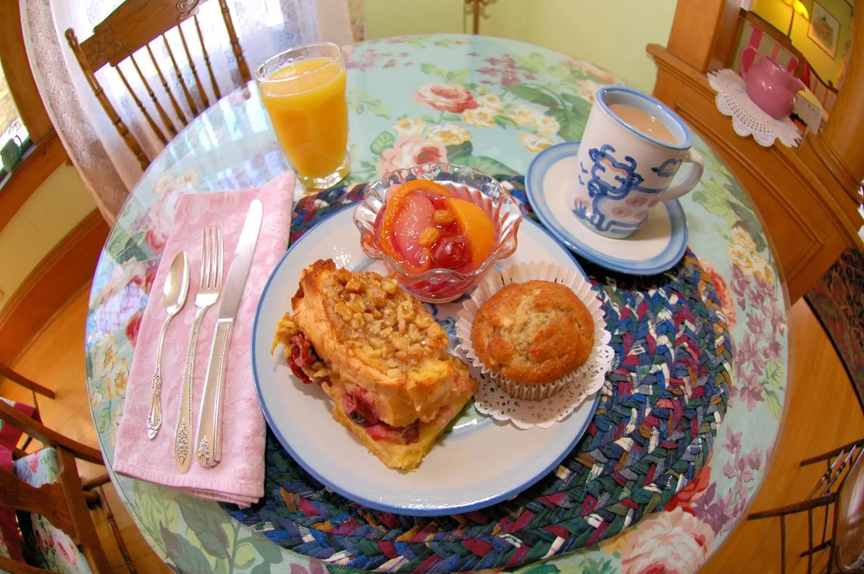 Breakfast in White Lace Inn