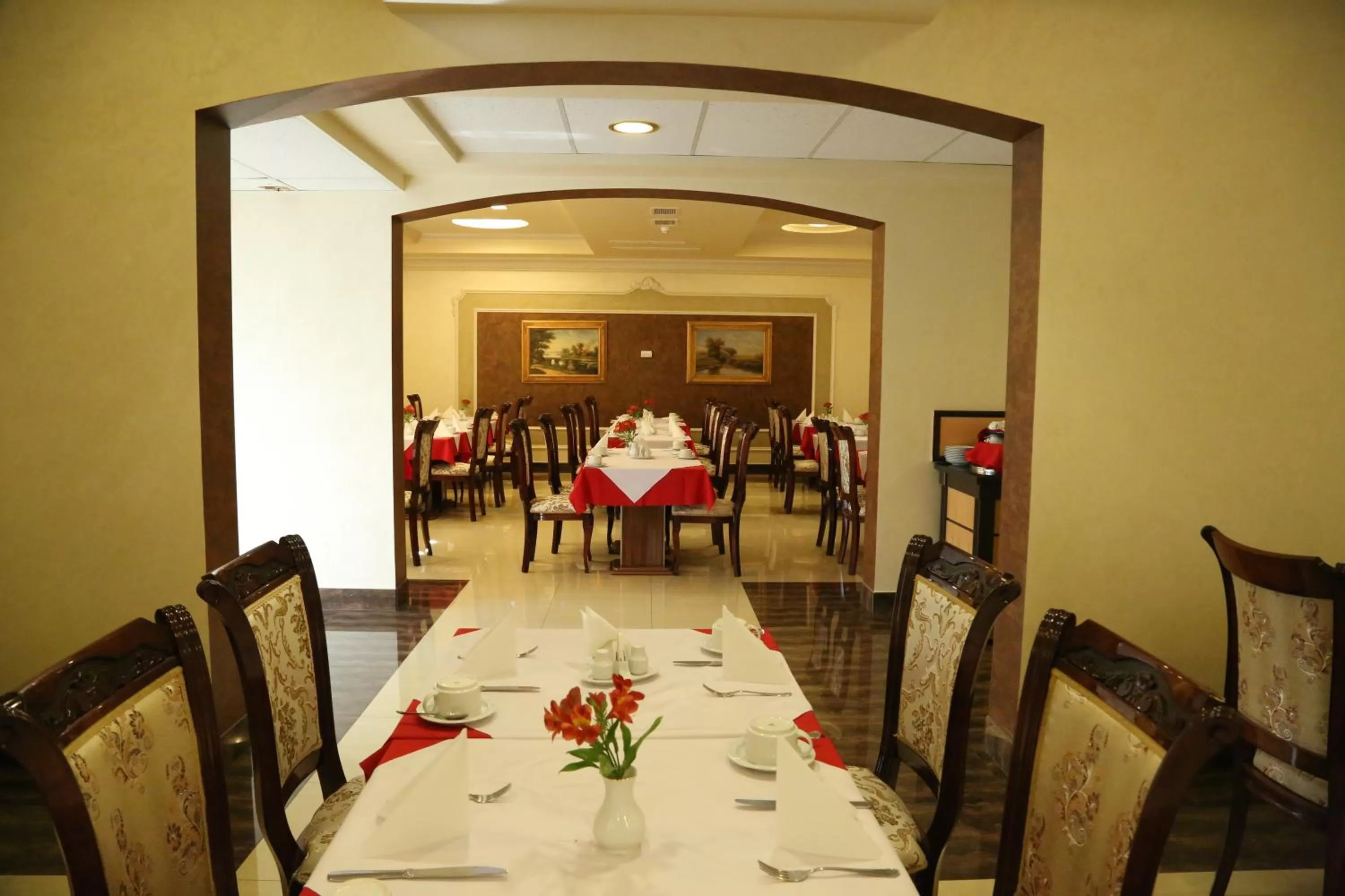 Restaurant/places to eat in Royal Plaza by Stellar Hotels, Yerevan