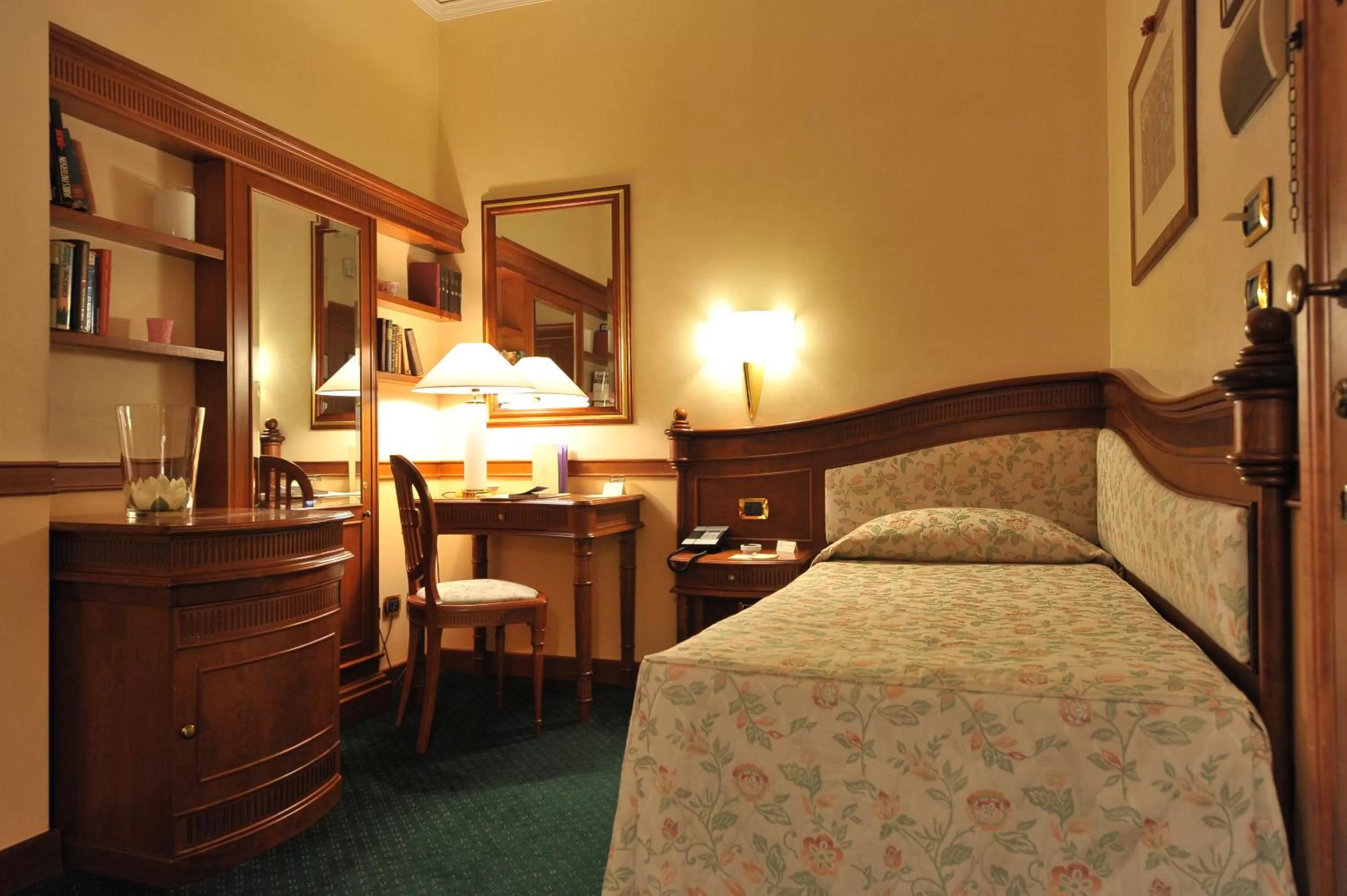 Photo of the whole room, Bed in Hotel degli Orafi