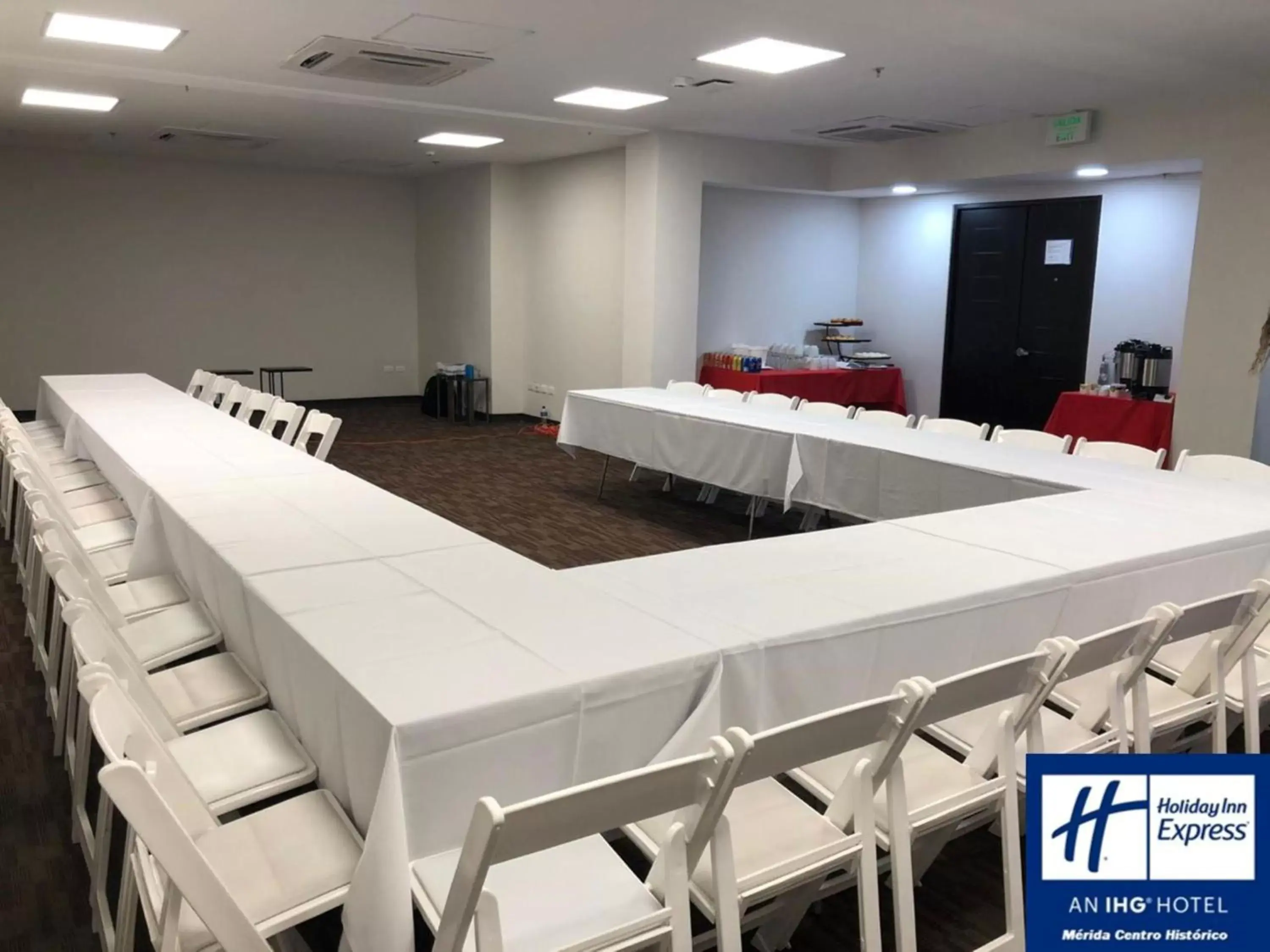 Meeting/conference room in Holiday Inn Express - Merida Centro, an IHG Hotel